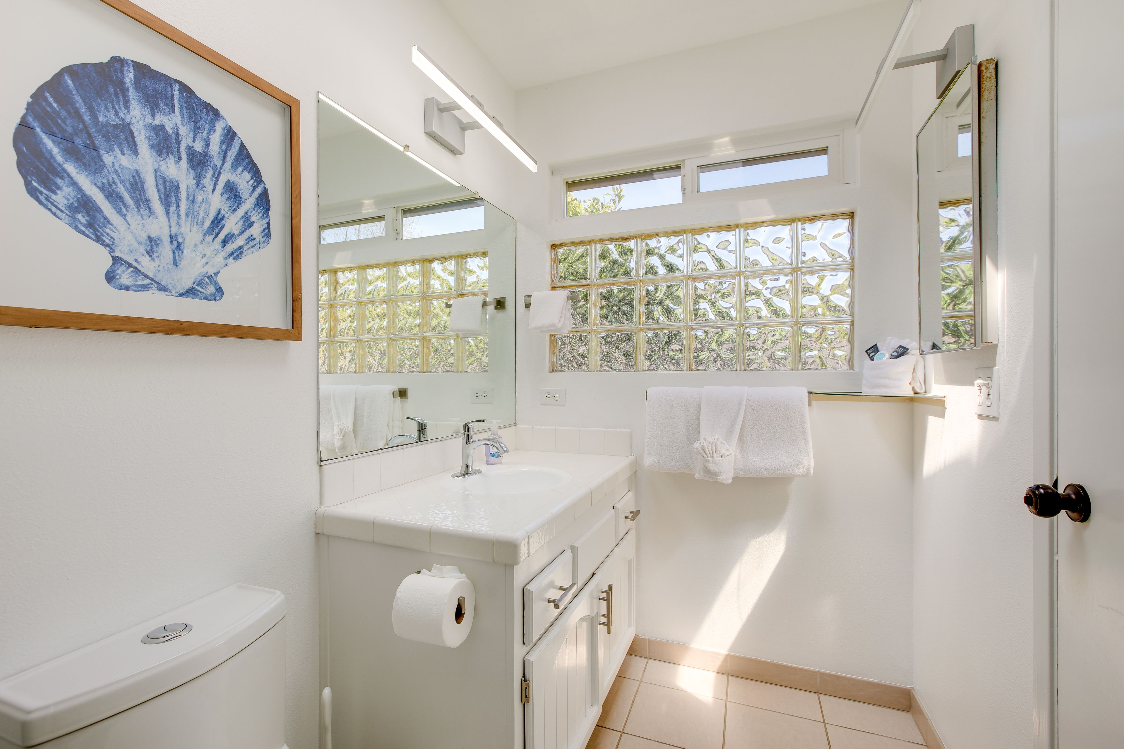 Full Bathroom | Complimentary Toiletries