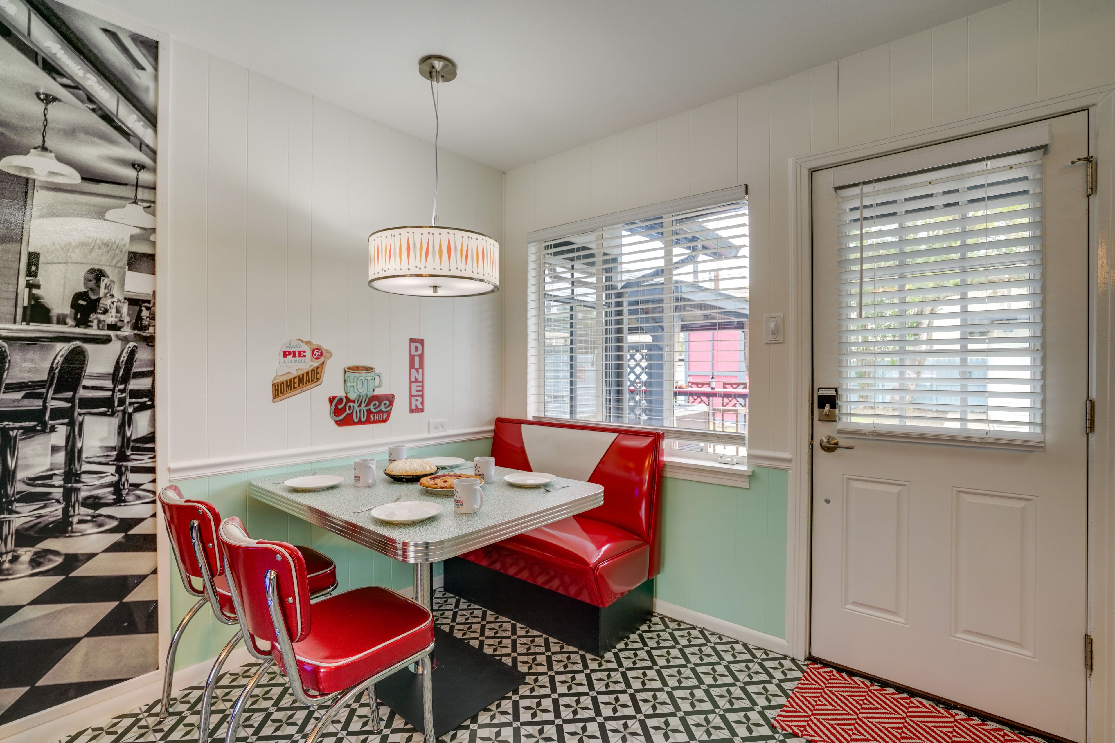 Dining Area | Dishware & Flatware Provided | High Chair