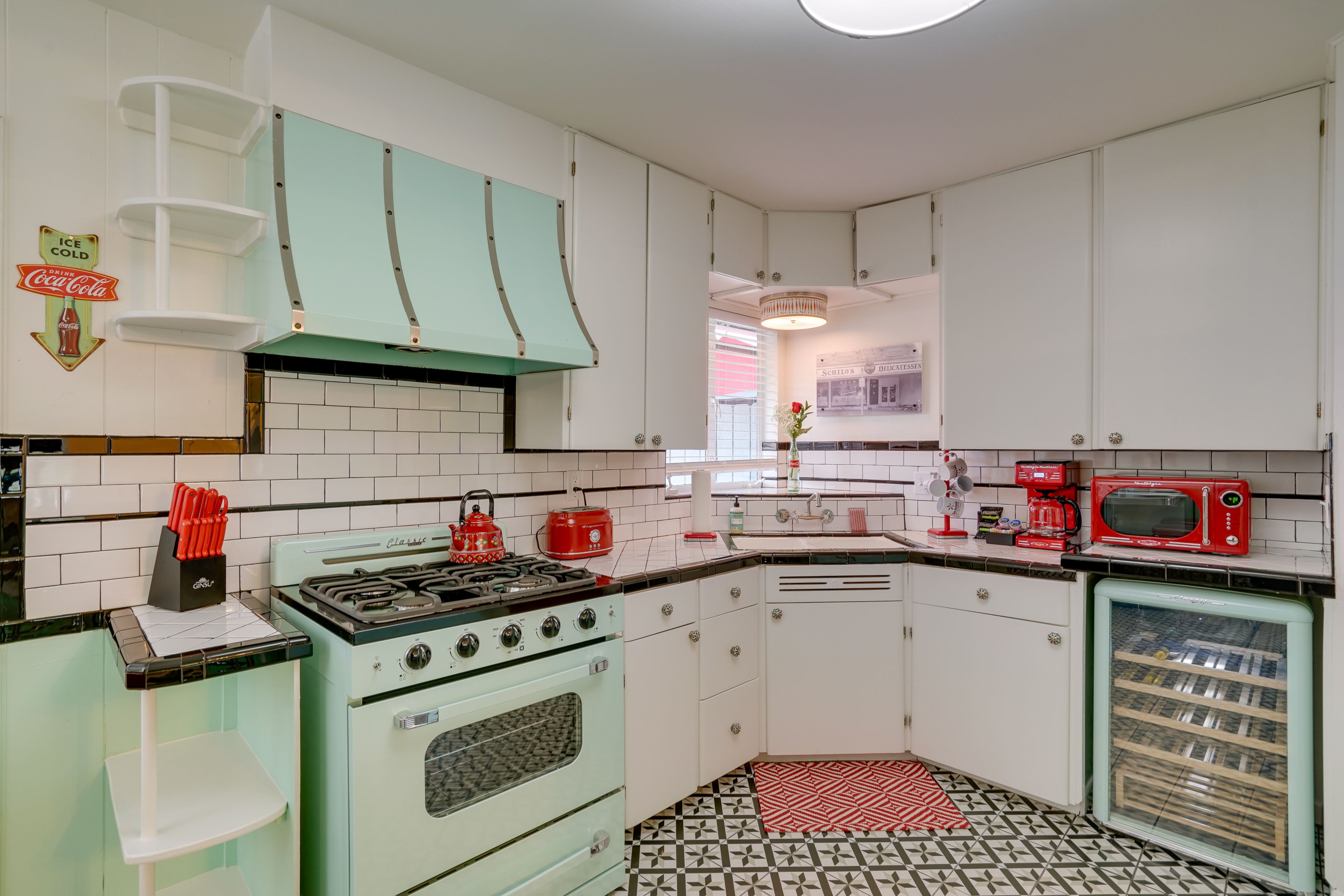 Kitchen | Wine Cellar | Microwave | Toaster