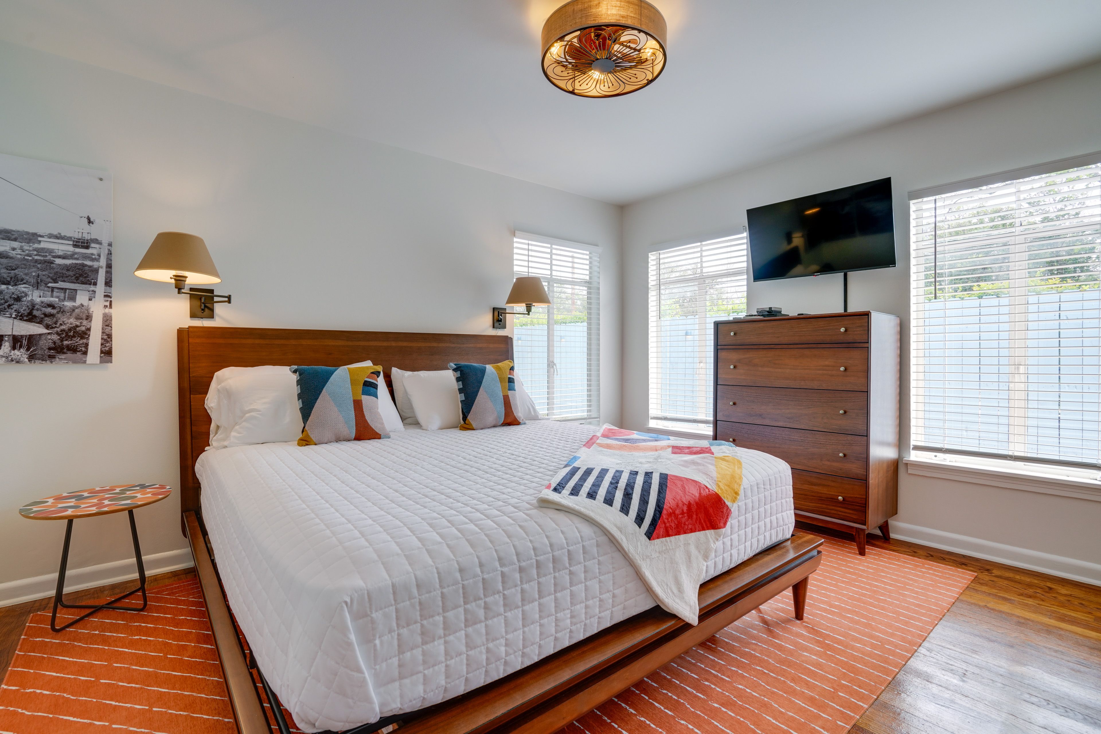 Bedroom 2 | King Bed | Smart TVs