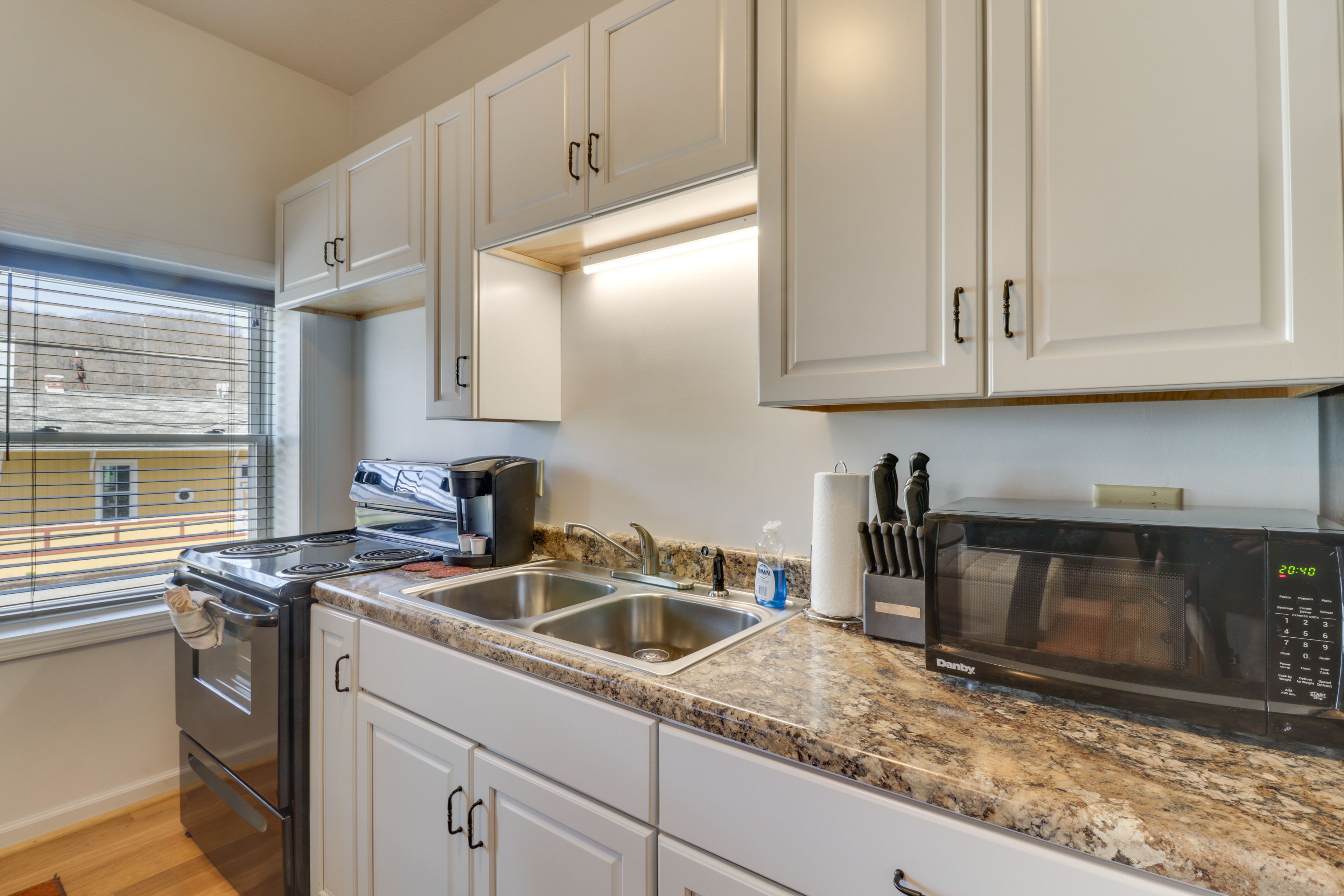 Kitchen | Dishware & Flatware