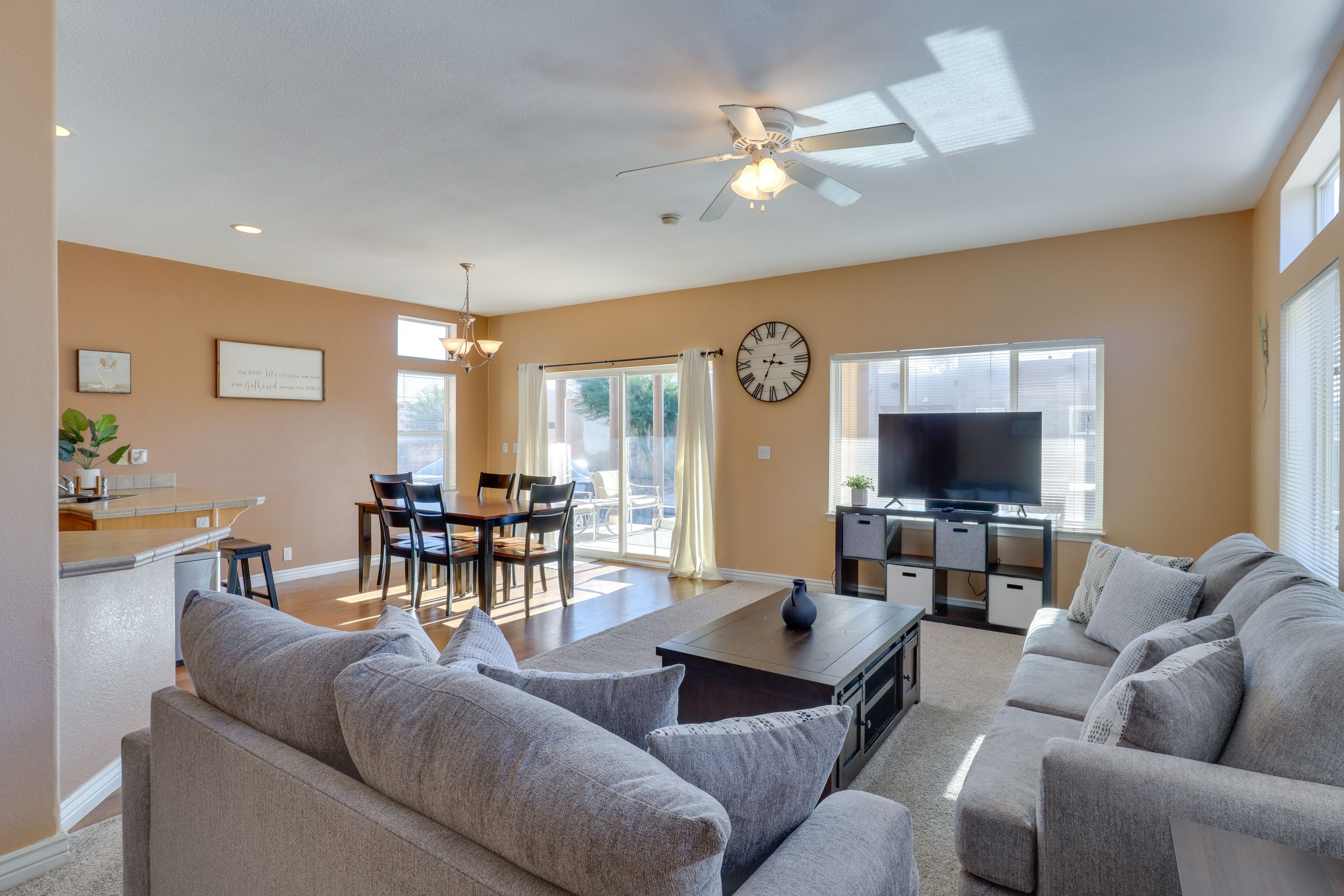 Living Room | Smart TV | WiFi | Board Games | Books