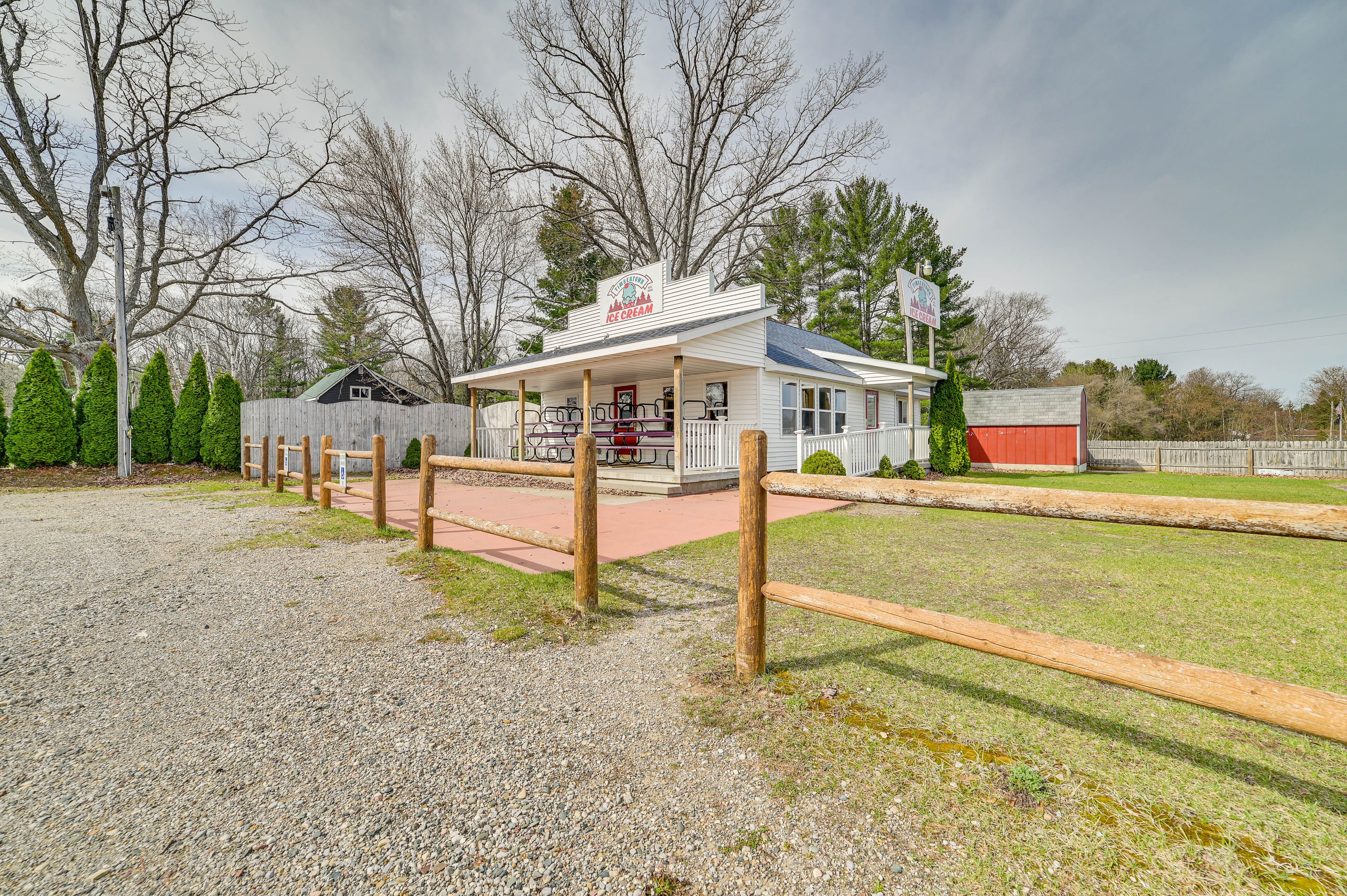 Nearby Seasonal Ice Cream Parlor