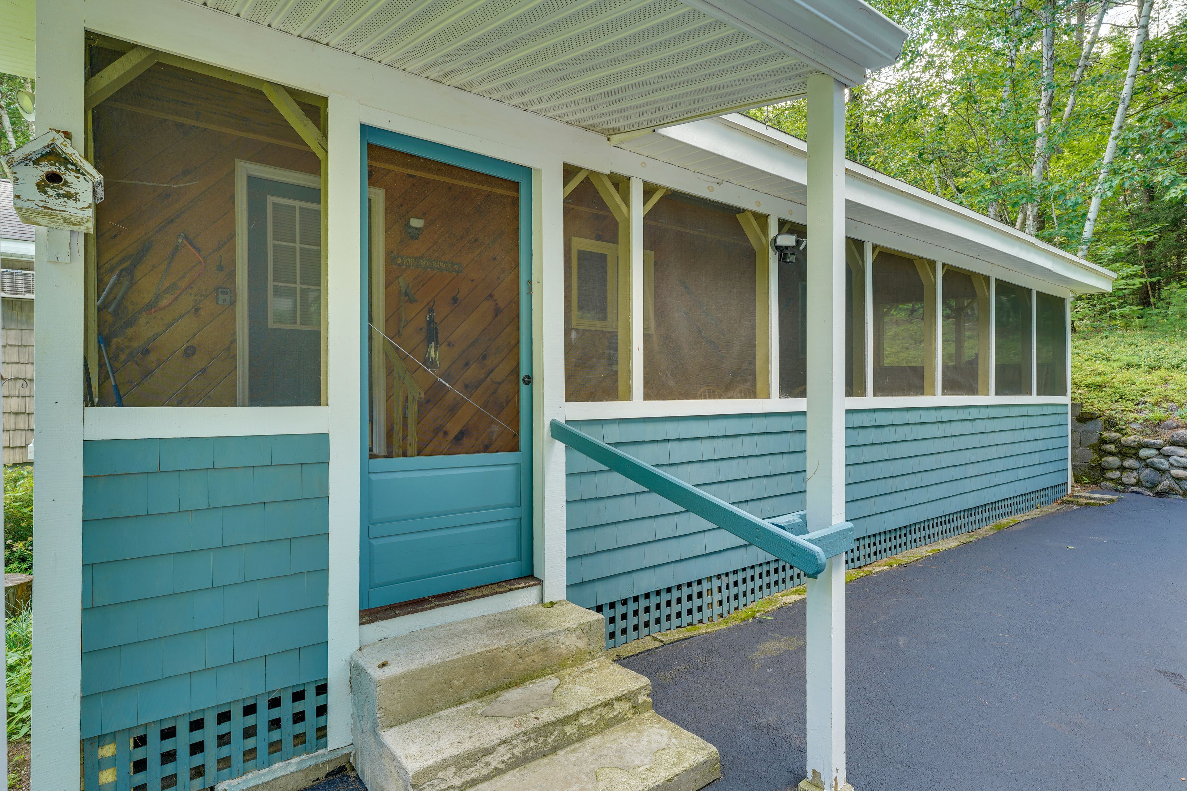 Entryway | 1 Exterior Security Camera (Facing Outward)