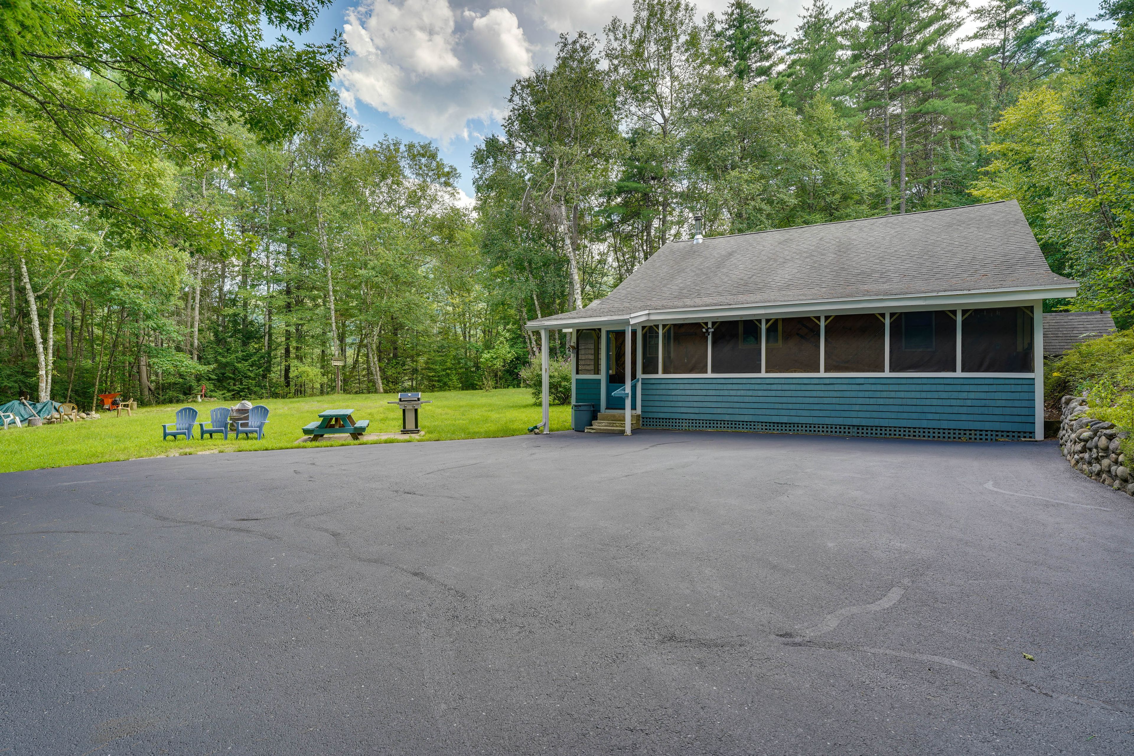 Parking | Driveway (6 Vehicles) | RV/Trailer Parking