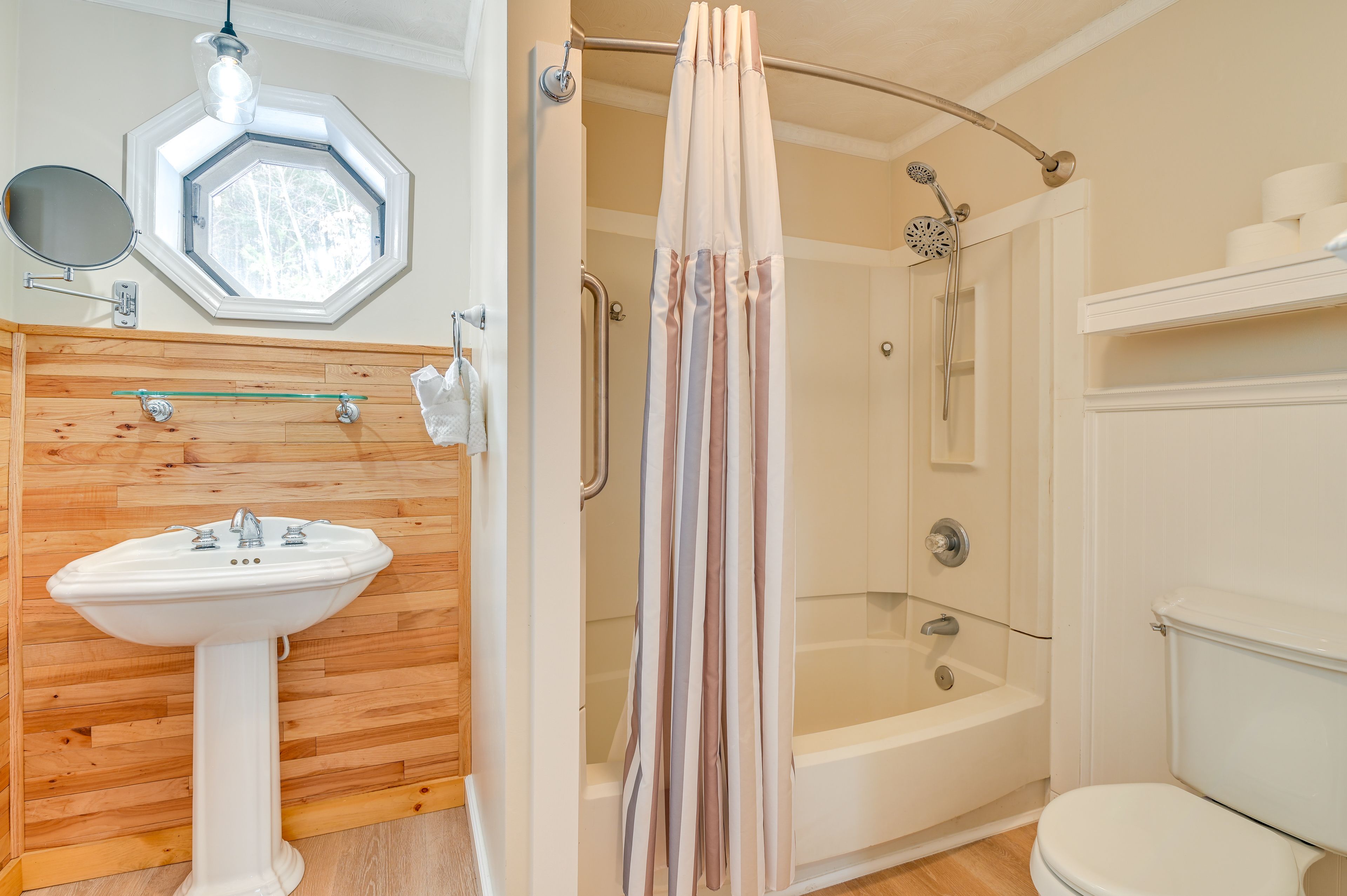 Bathroom | Towels Provided | Complimentary Toiletries