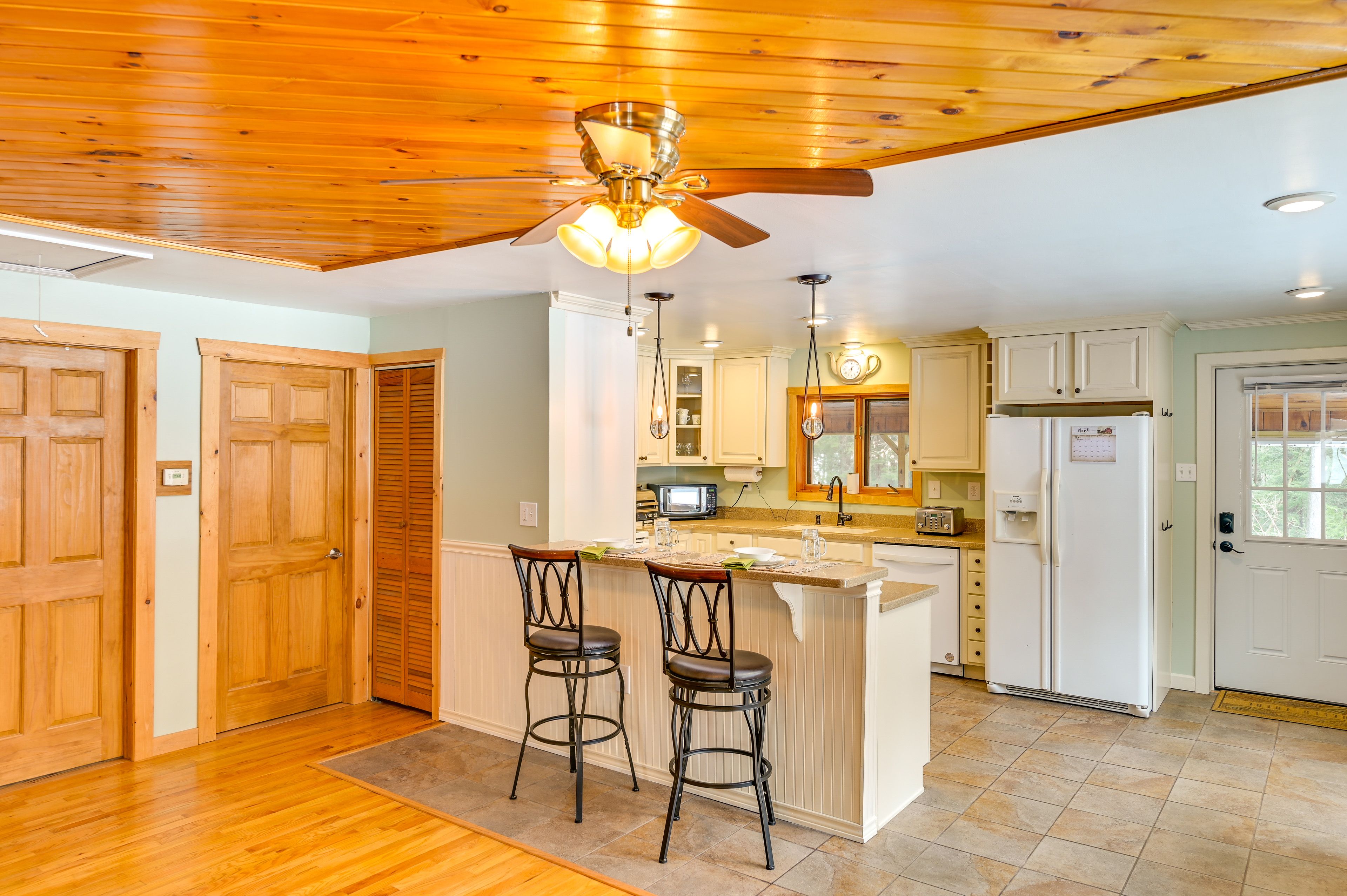 Countertop Dining Area
