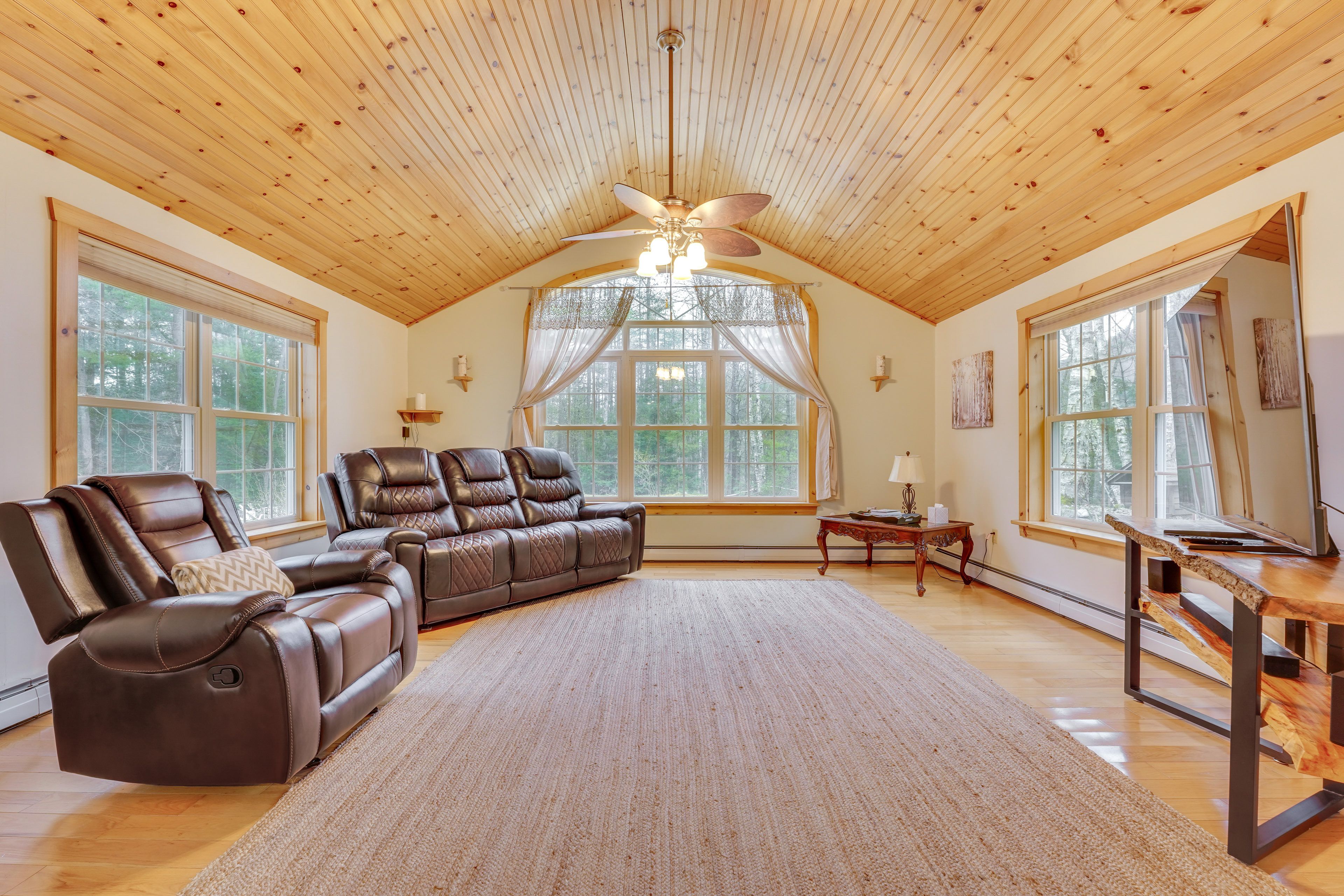 Athol Vacation Rental | 1BR | 1.5BA | 1,500 Sq Ft | 5 Steps to Access