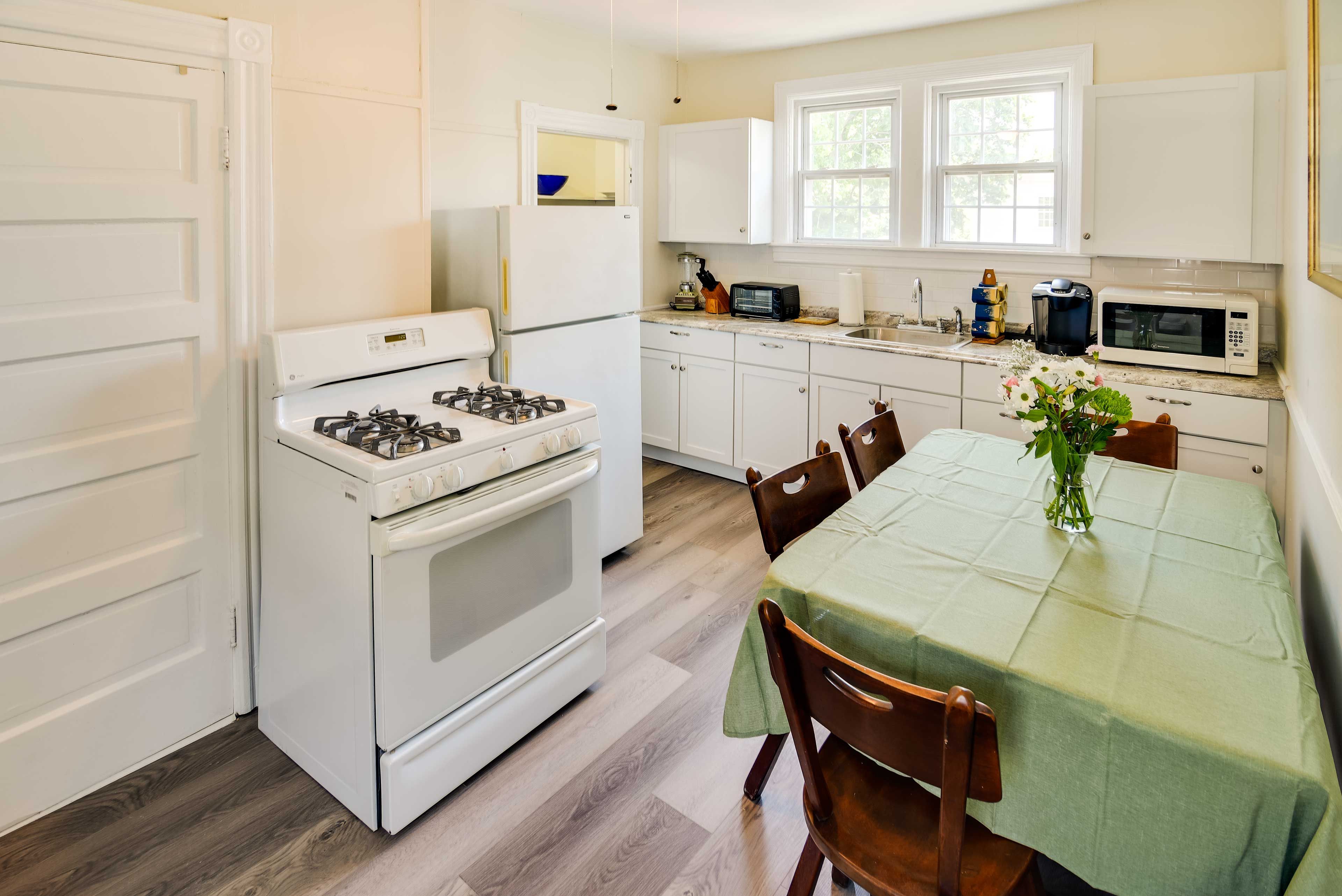 Kitchen | Basic Cooking Essentials | Dining Table | Dishware & Flatware Provided