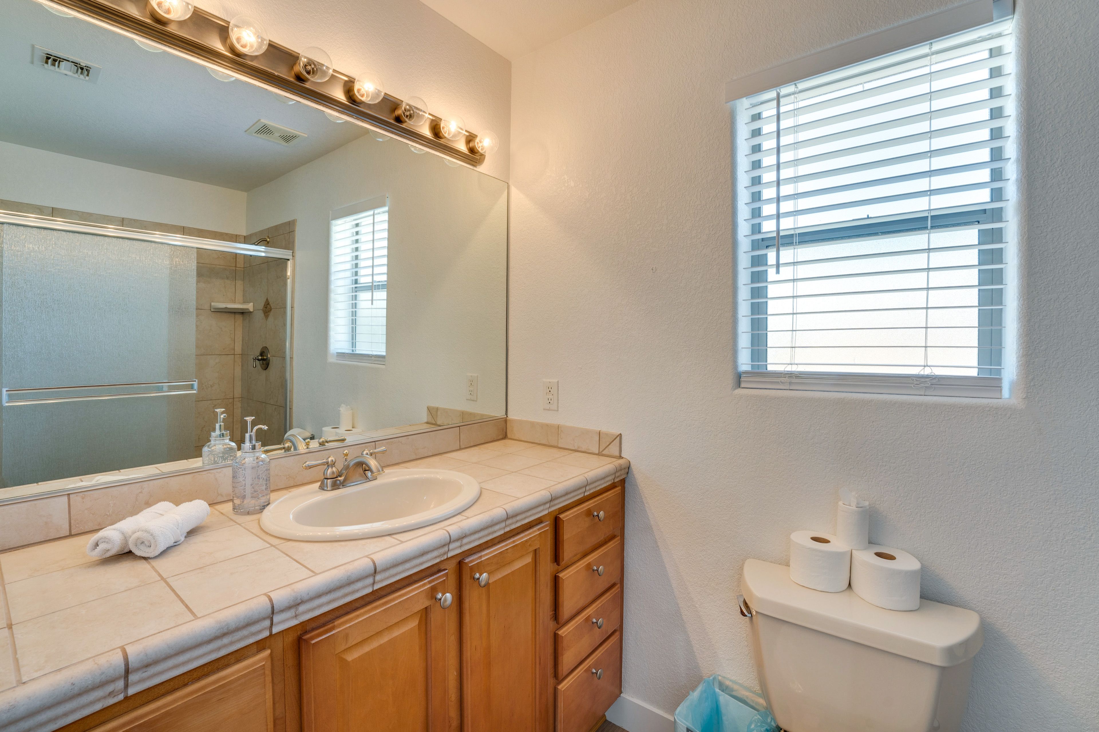 Full Bathroom | 2nd Floor
