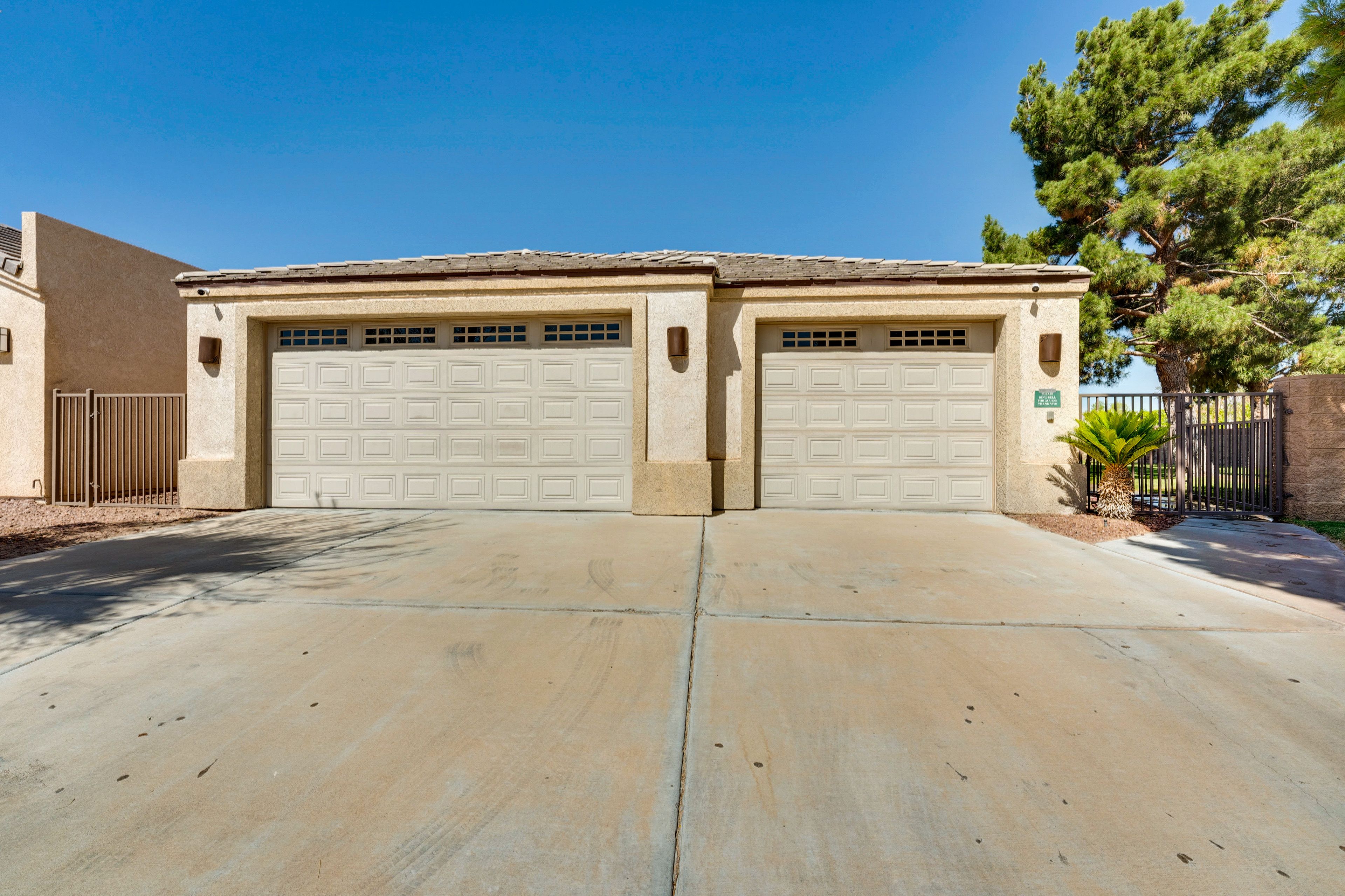 Property Exterior | Free Street Parking