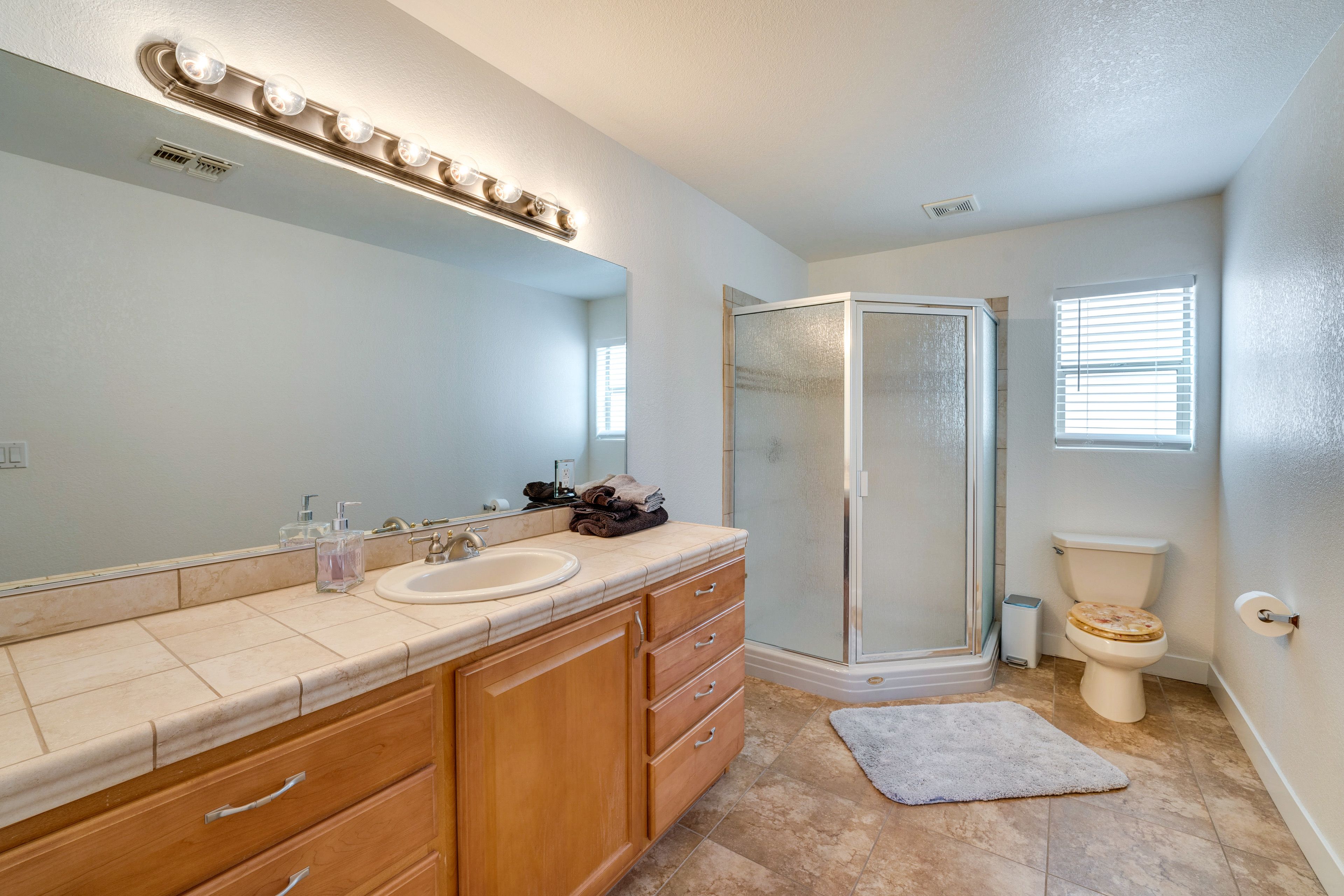 Full Bathroom | 1st Floor