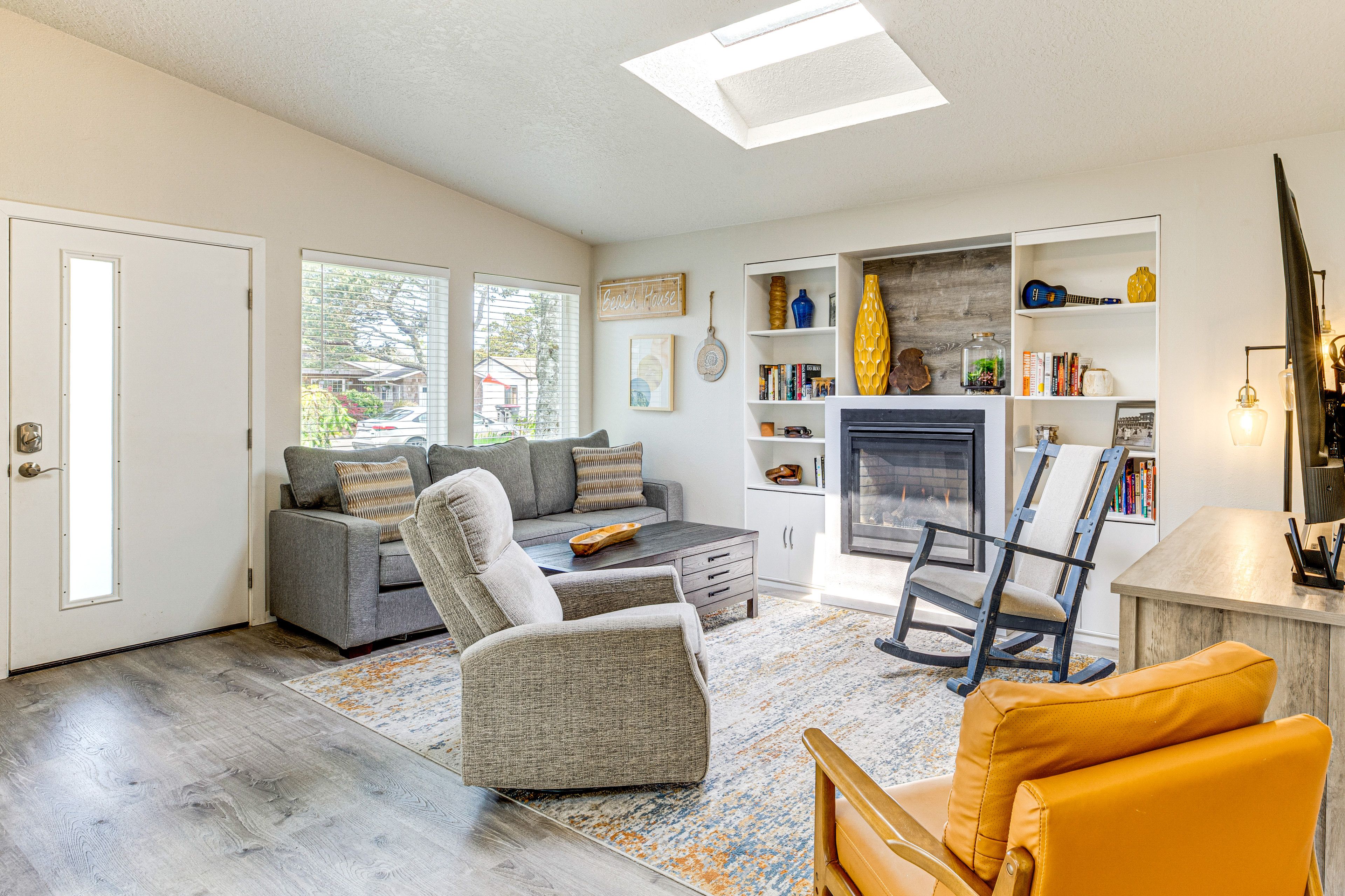 Seaside Vacation Rental | 2BR | 2BA | 850 Sq Ft | Stairs Required to Enter