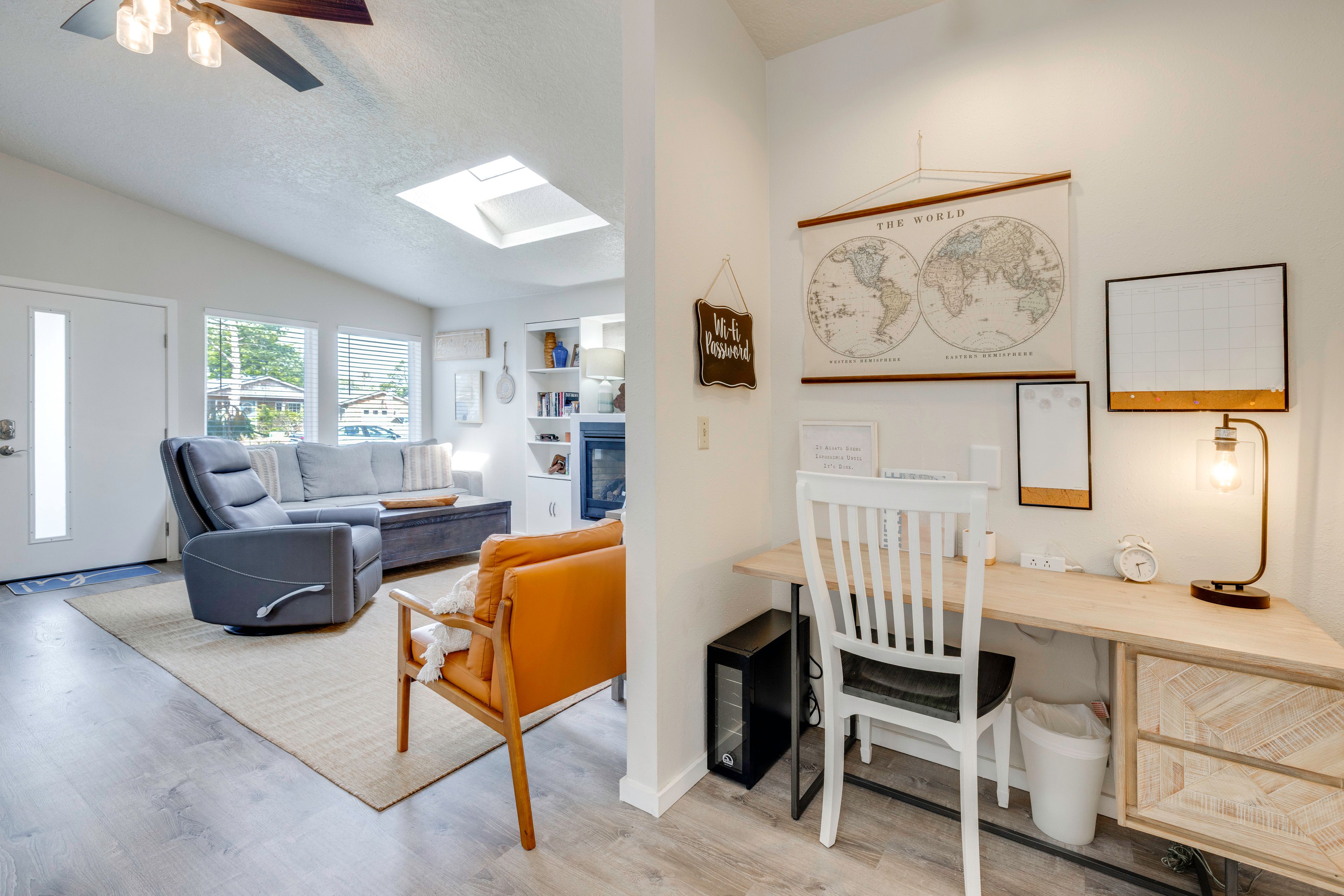 Dedicated Workspace | Free WiFi (90 Mbps)