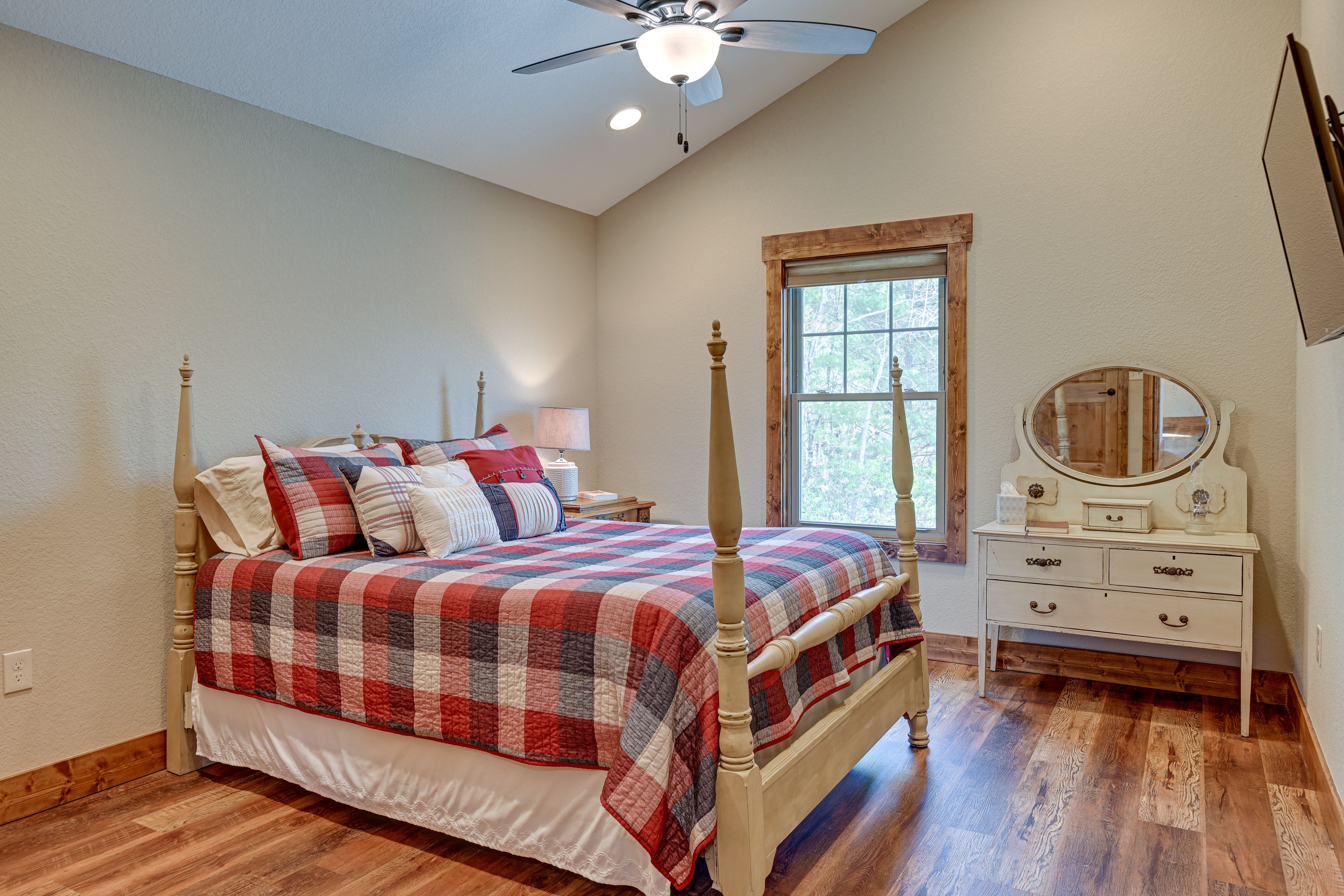 Bedroom 2 | Queen Bed | 2nd Floor | Hangers