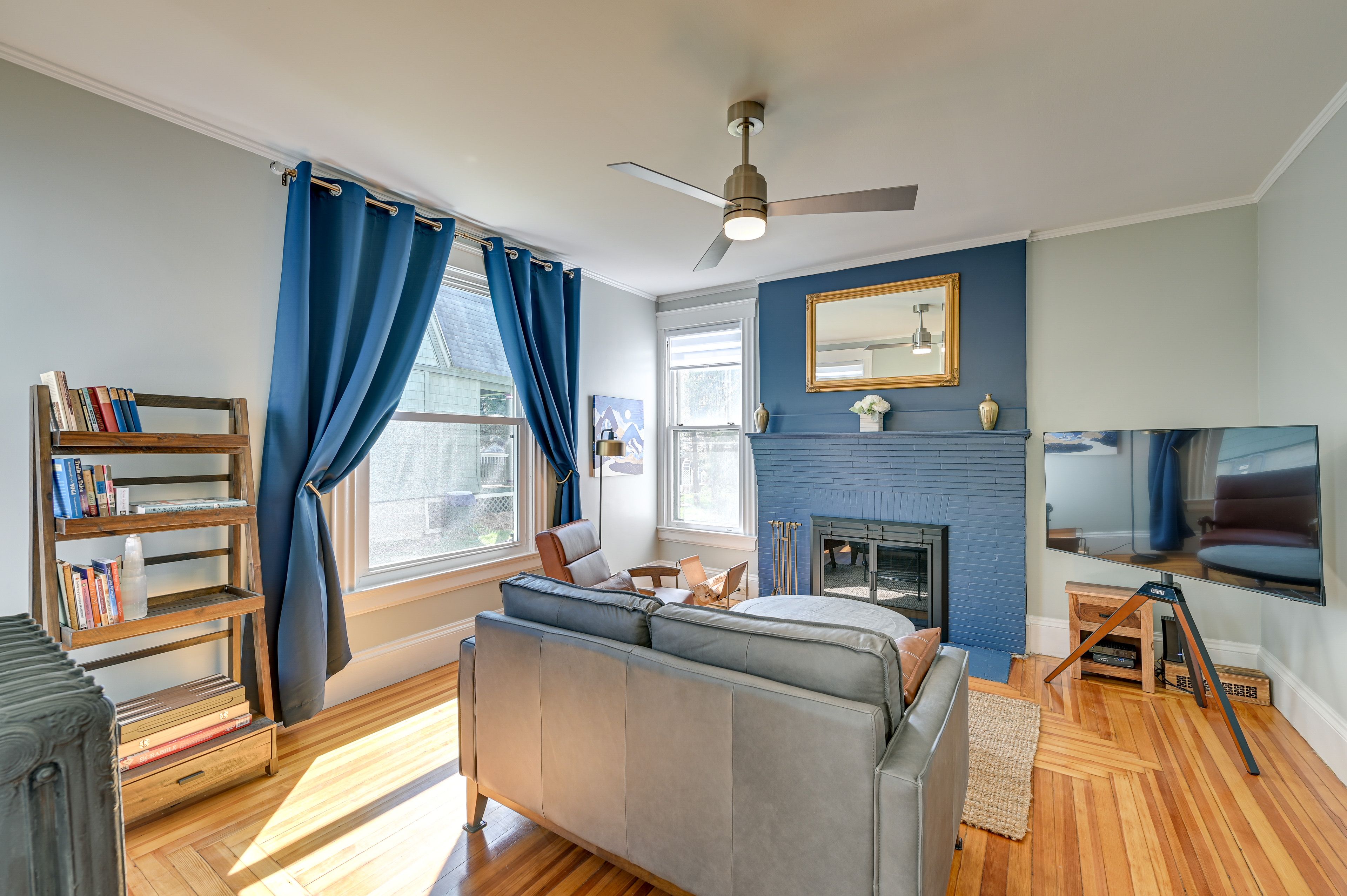 Living Room | Ceiling Fans | Central Heat