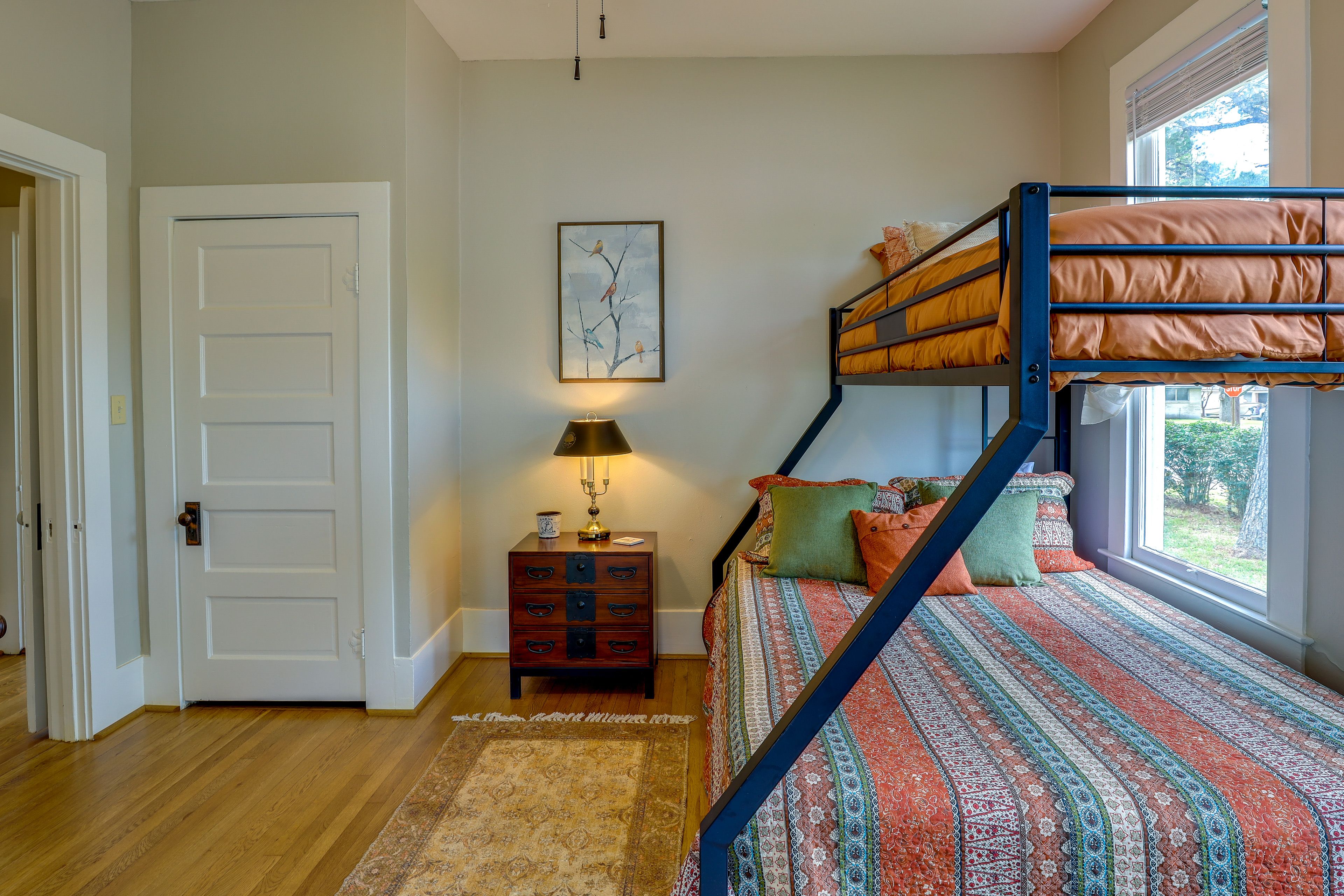 Bedroom 2 | Twin/Queen Bunk Bed