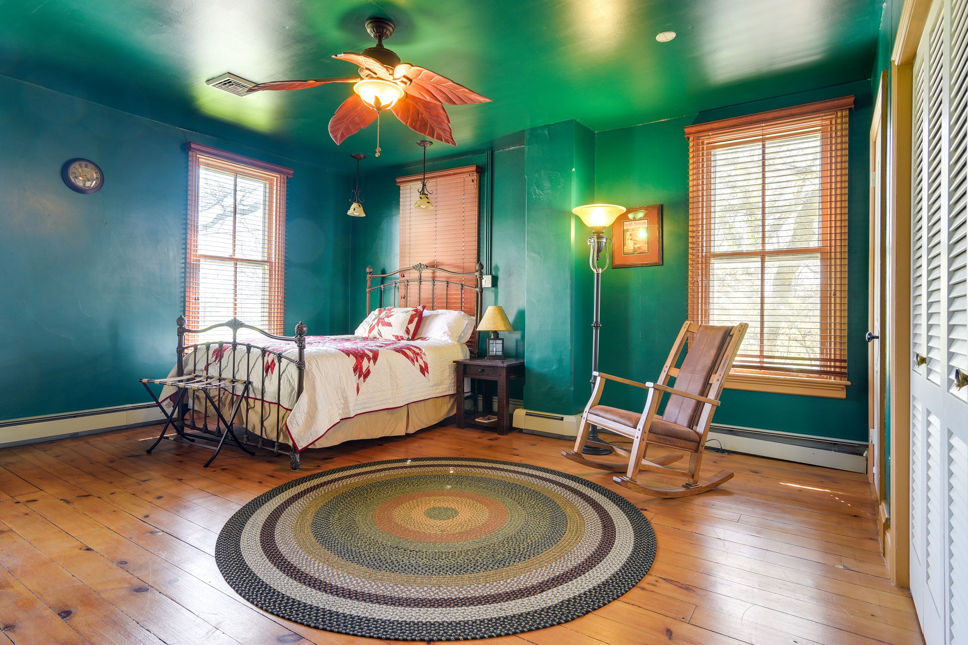Bedroom 2 | Queen Bed | Smart TV