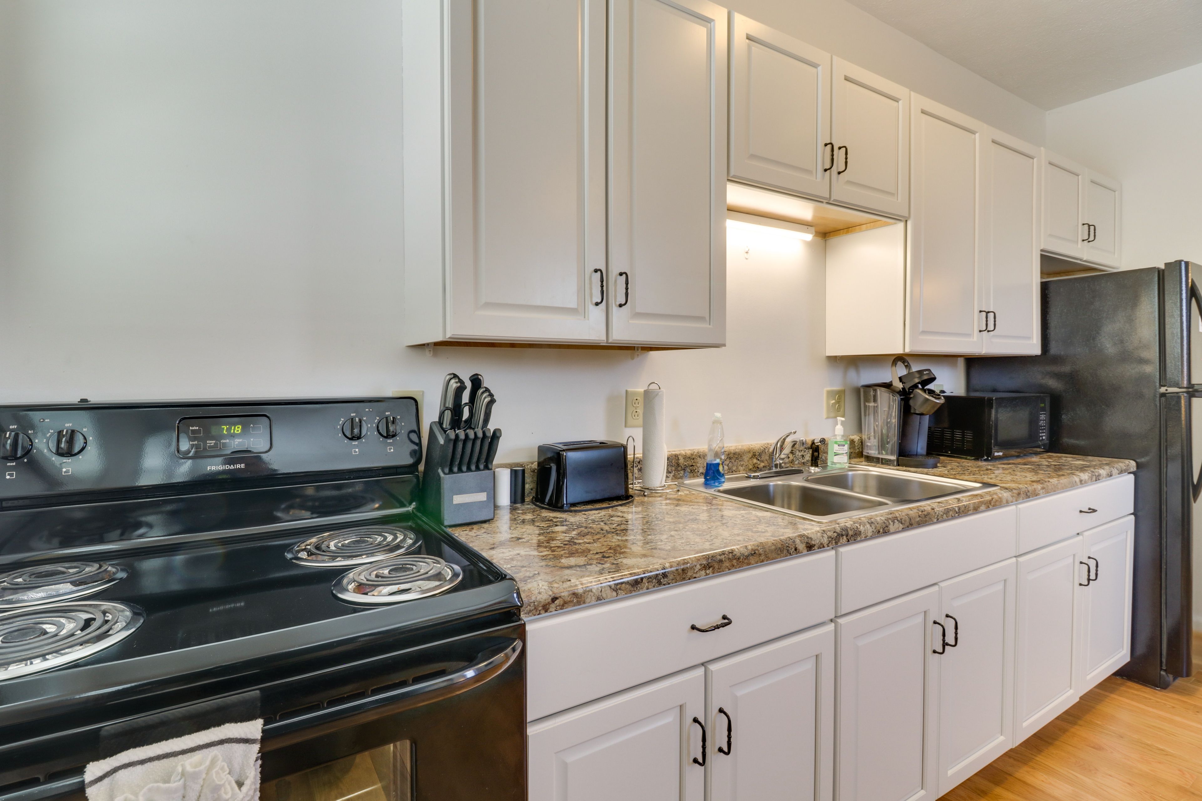 Kitchen | Dishware & Flatware