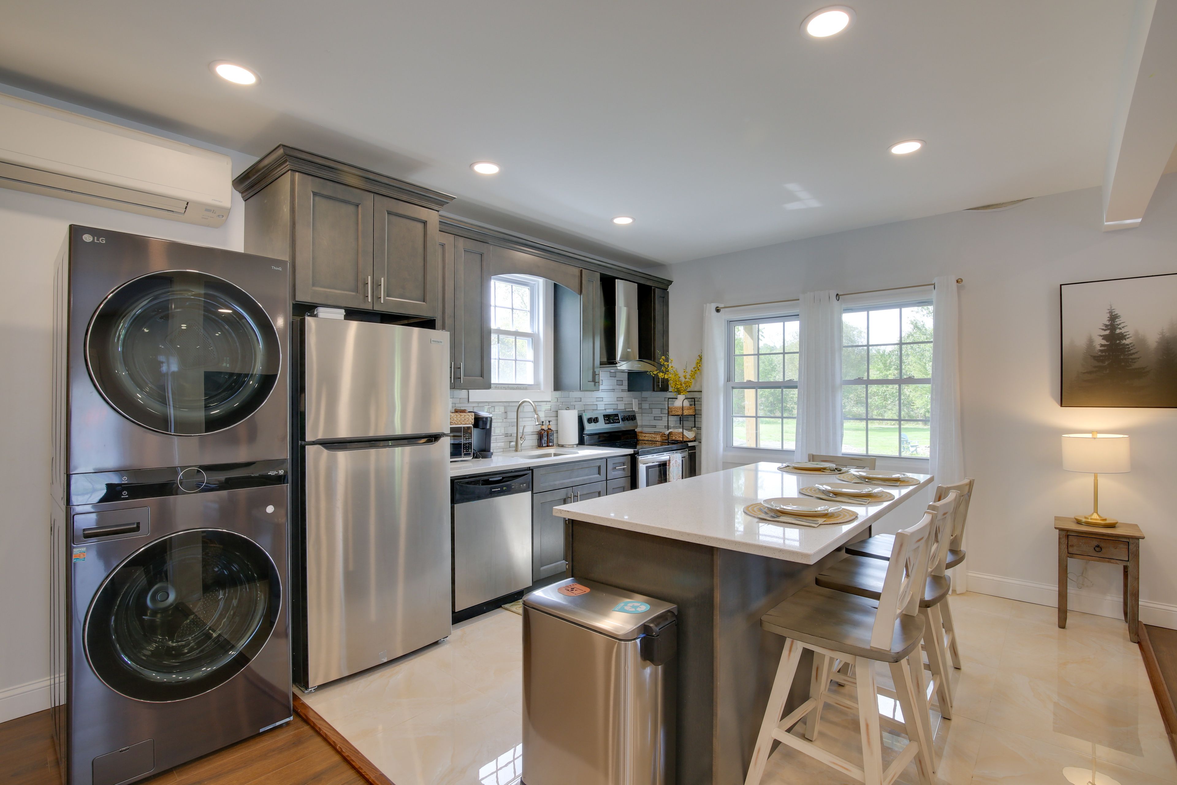 Kitchen | Dining Bar | Dishware/Flatware