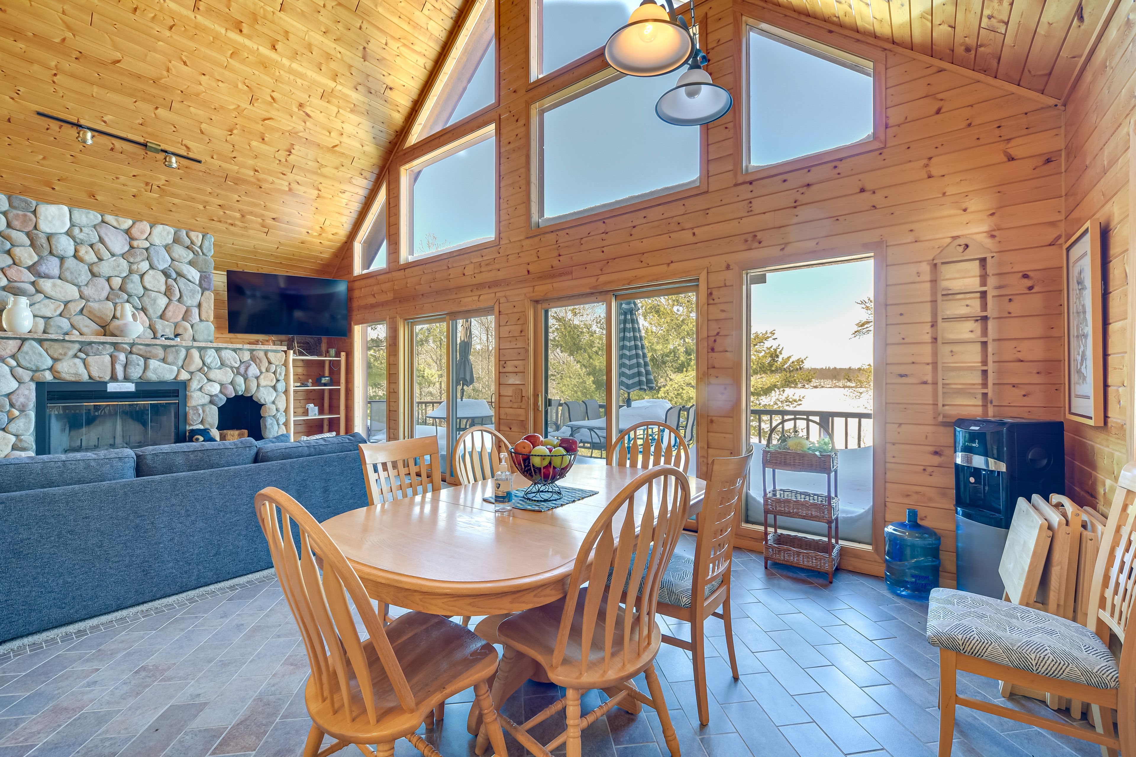 Dining Area | Dishware & Flatware Provided | Trash Bags & Paper Towels Provided