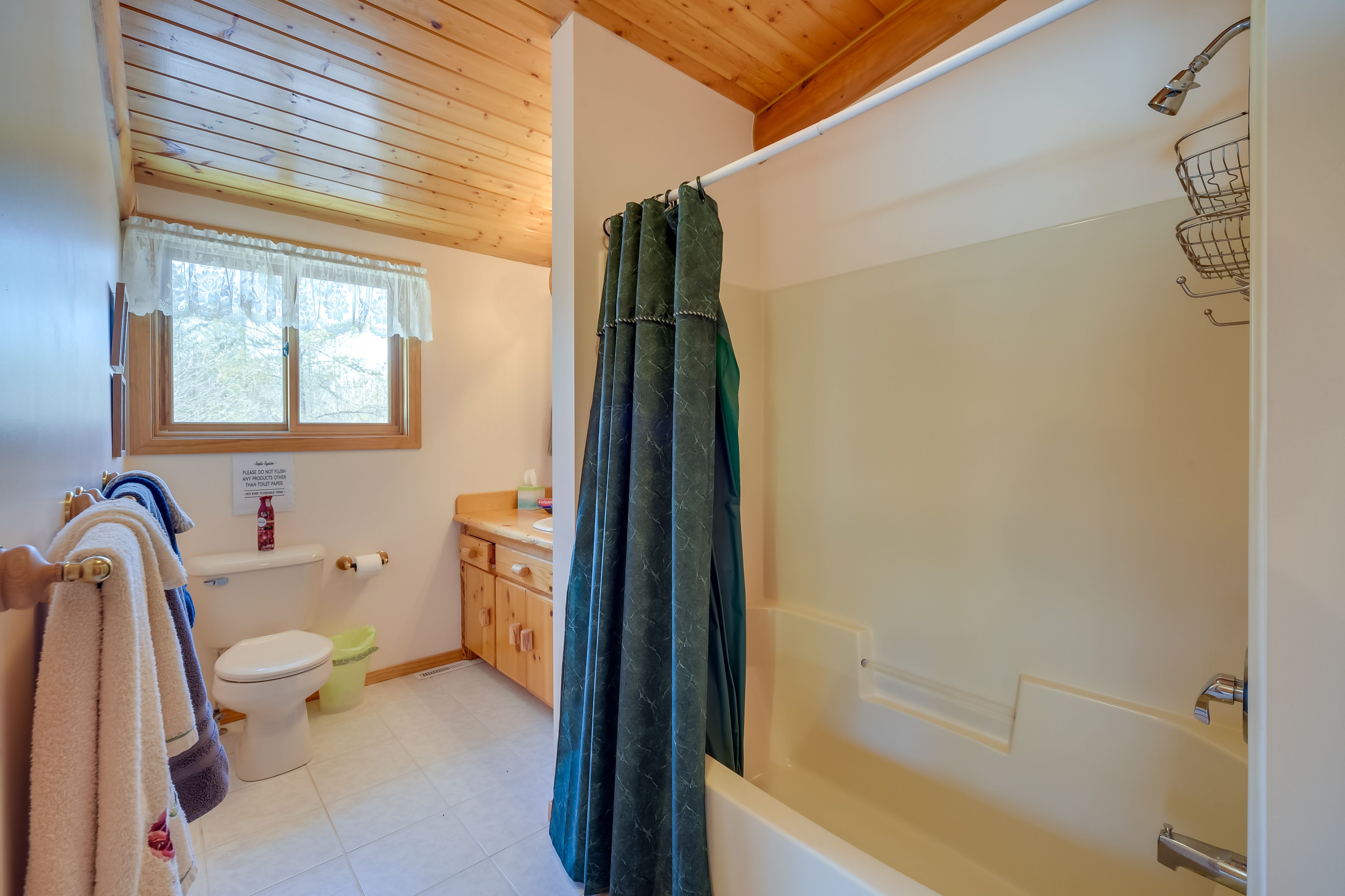 En-Suite Bathroom | Complimentary Toiletries