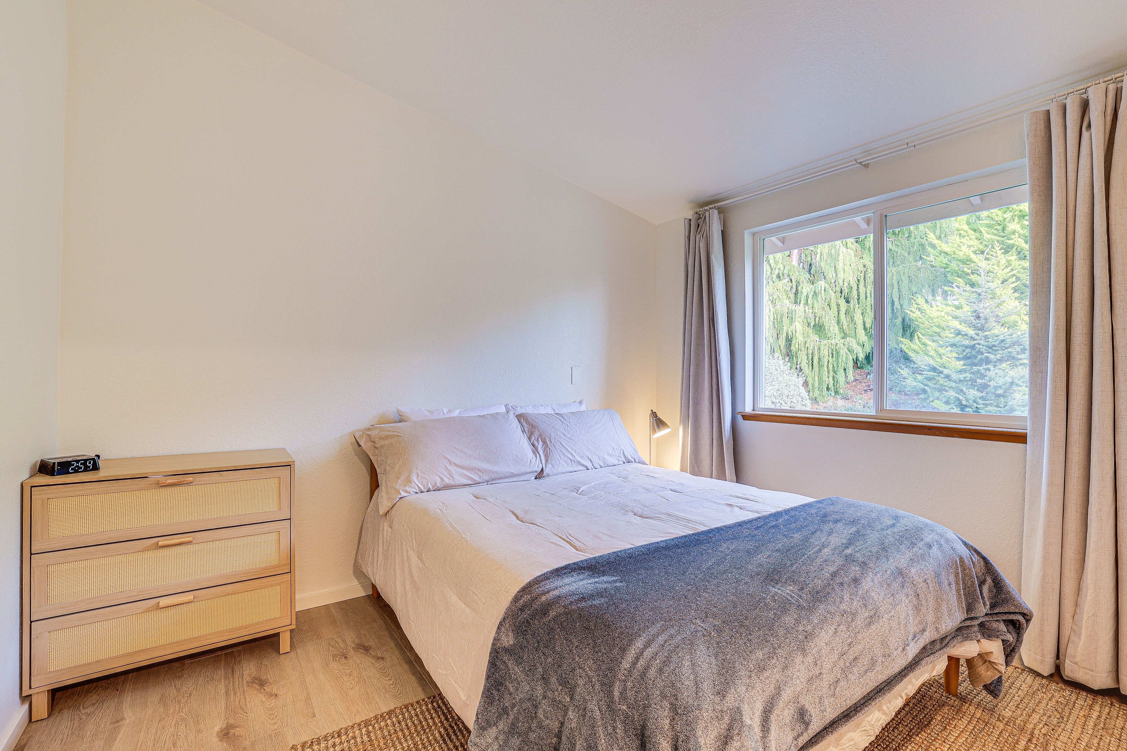 Bedroom 2 | Queen Bed