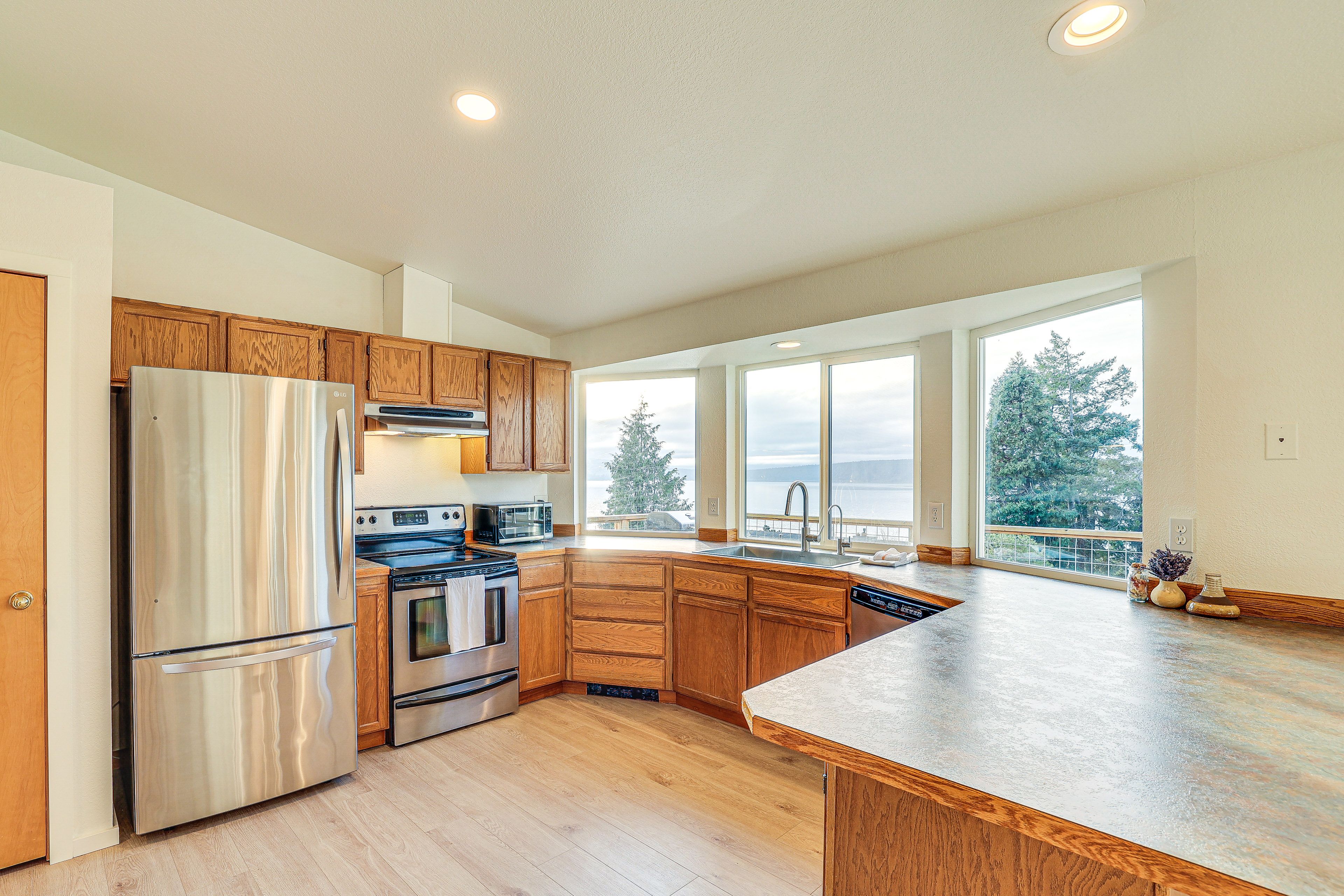 Kitchen | Drip Coffee Pot | Waffle Maker | Electric Kettle