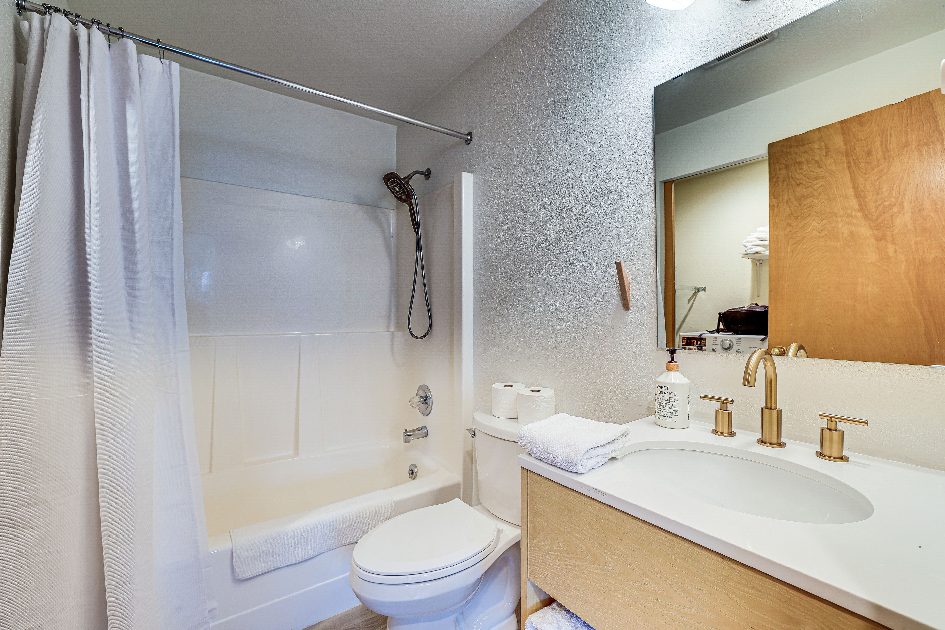 Full Bathroom