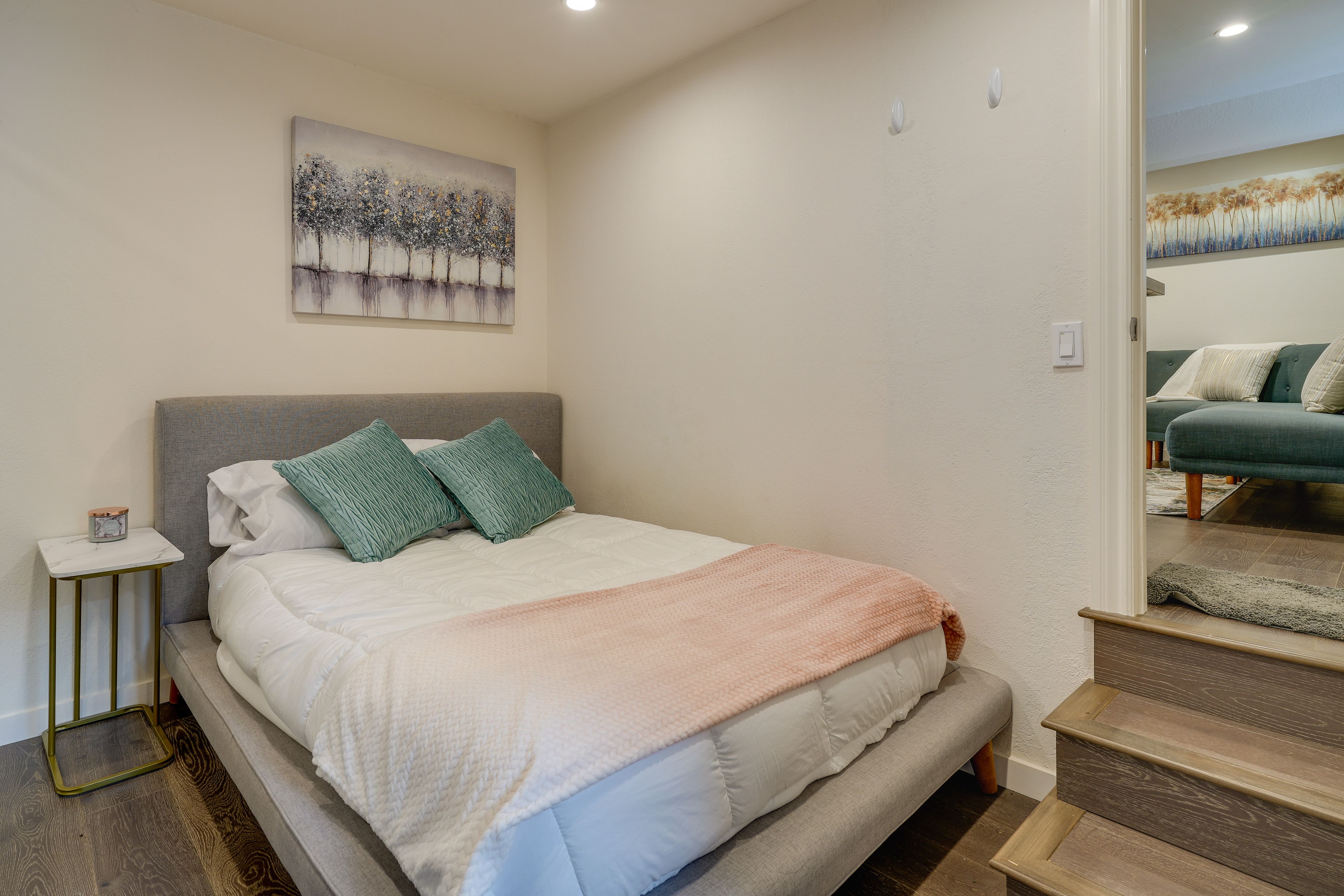 Bedroom 1 | Queen Bed | Work Desk | Steps Required