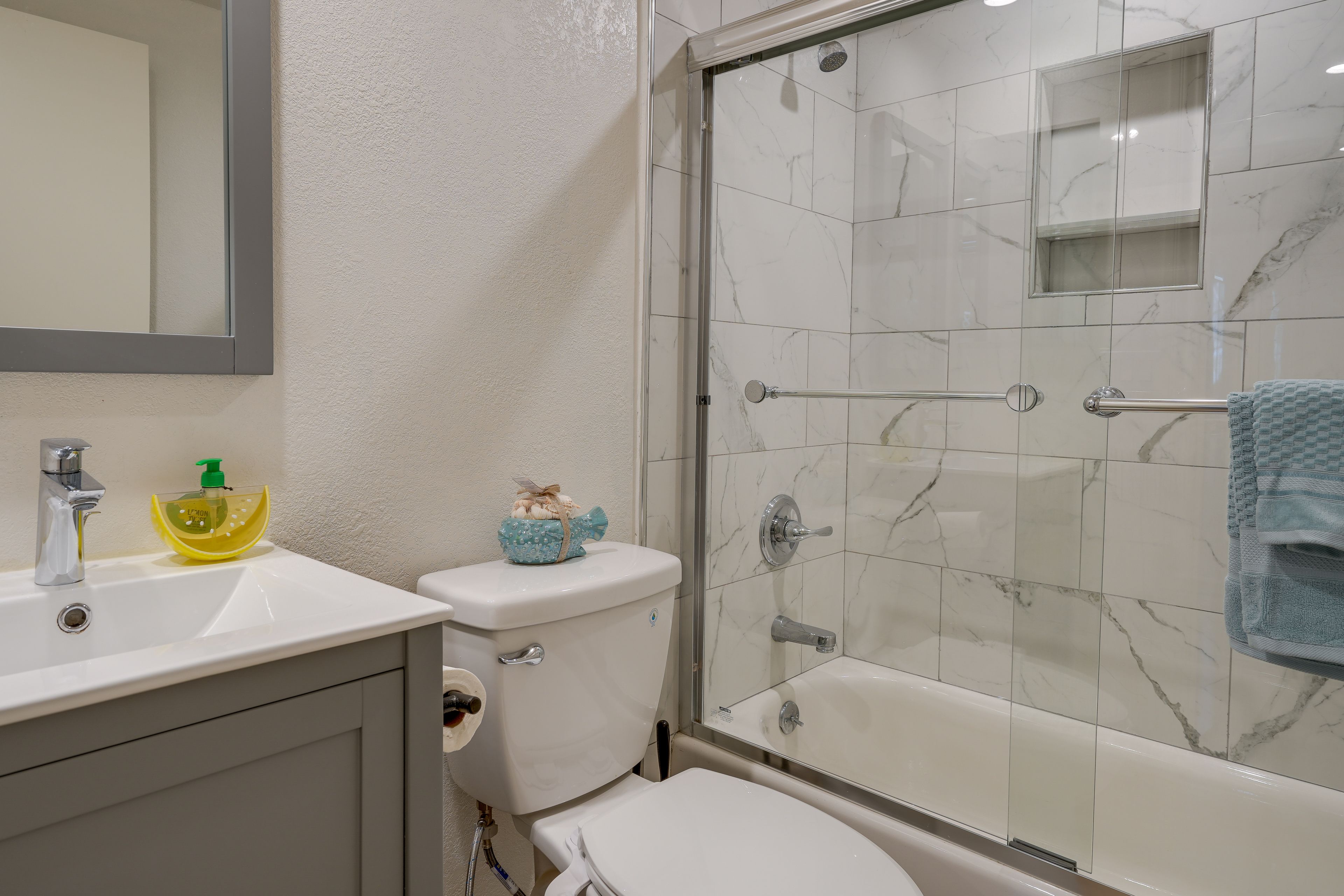 Full Bath | Complimentary Toiletries | Towels Provided