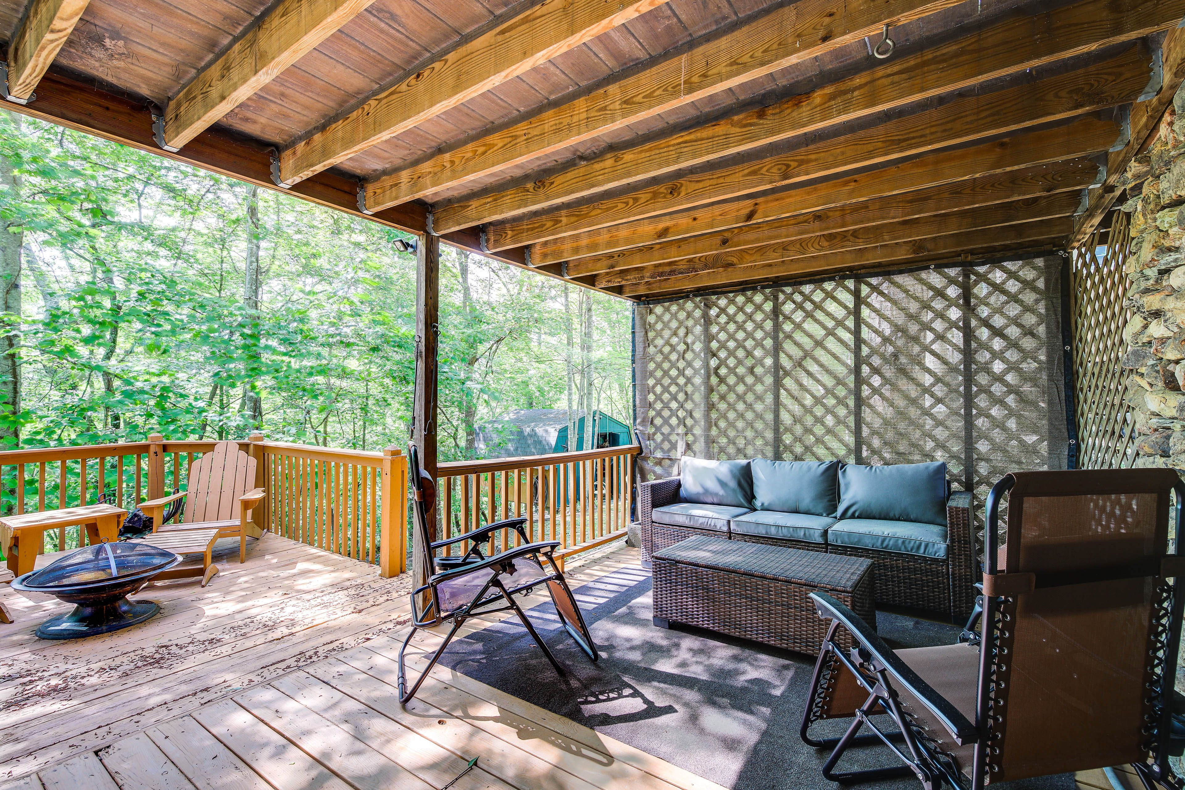 Covered Deck | Fire Pit