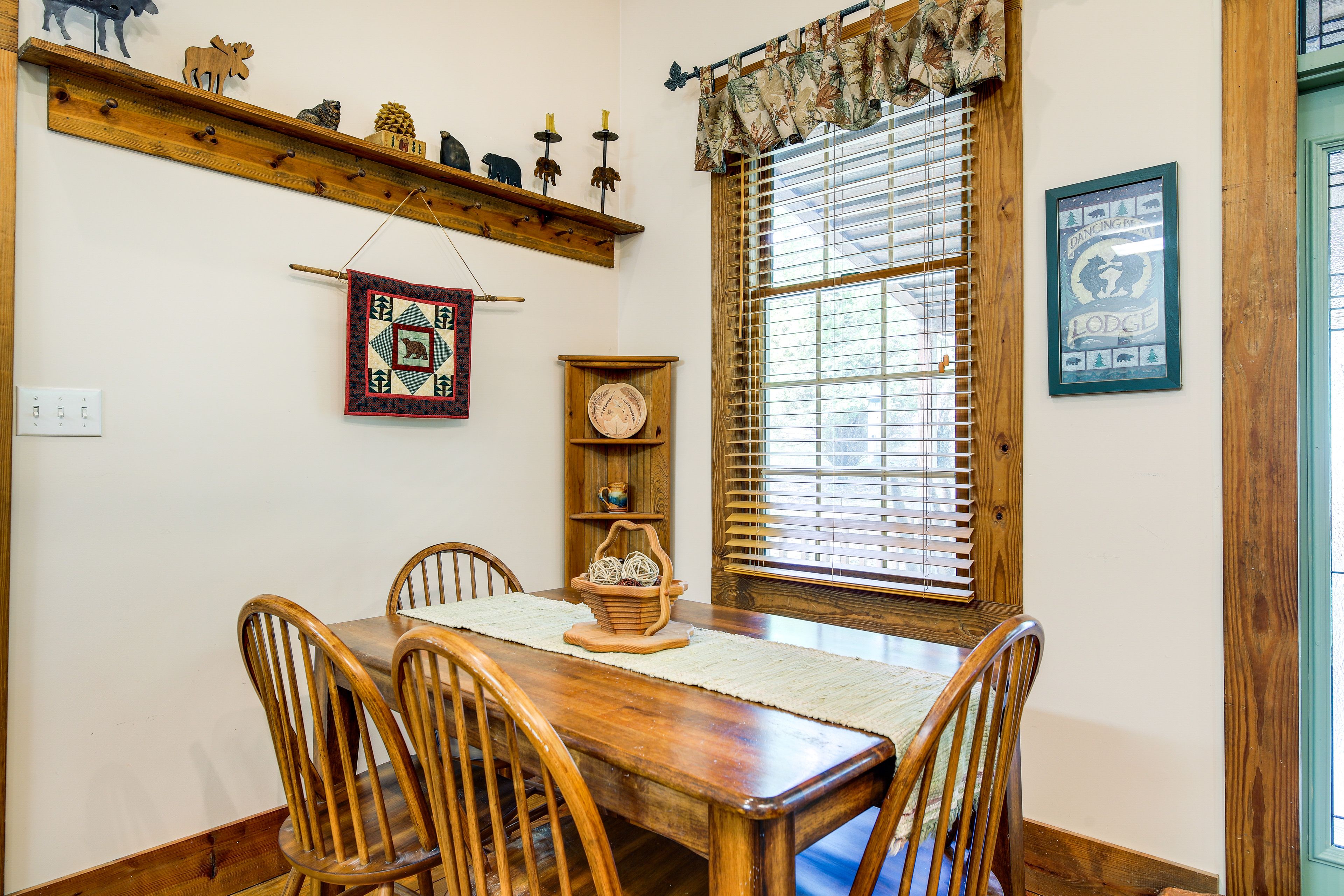 Dining Area | Main Level