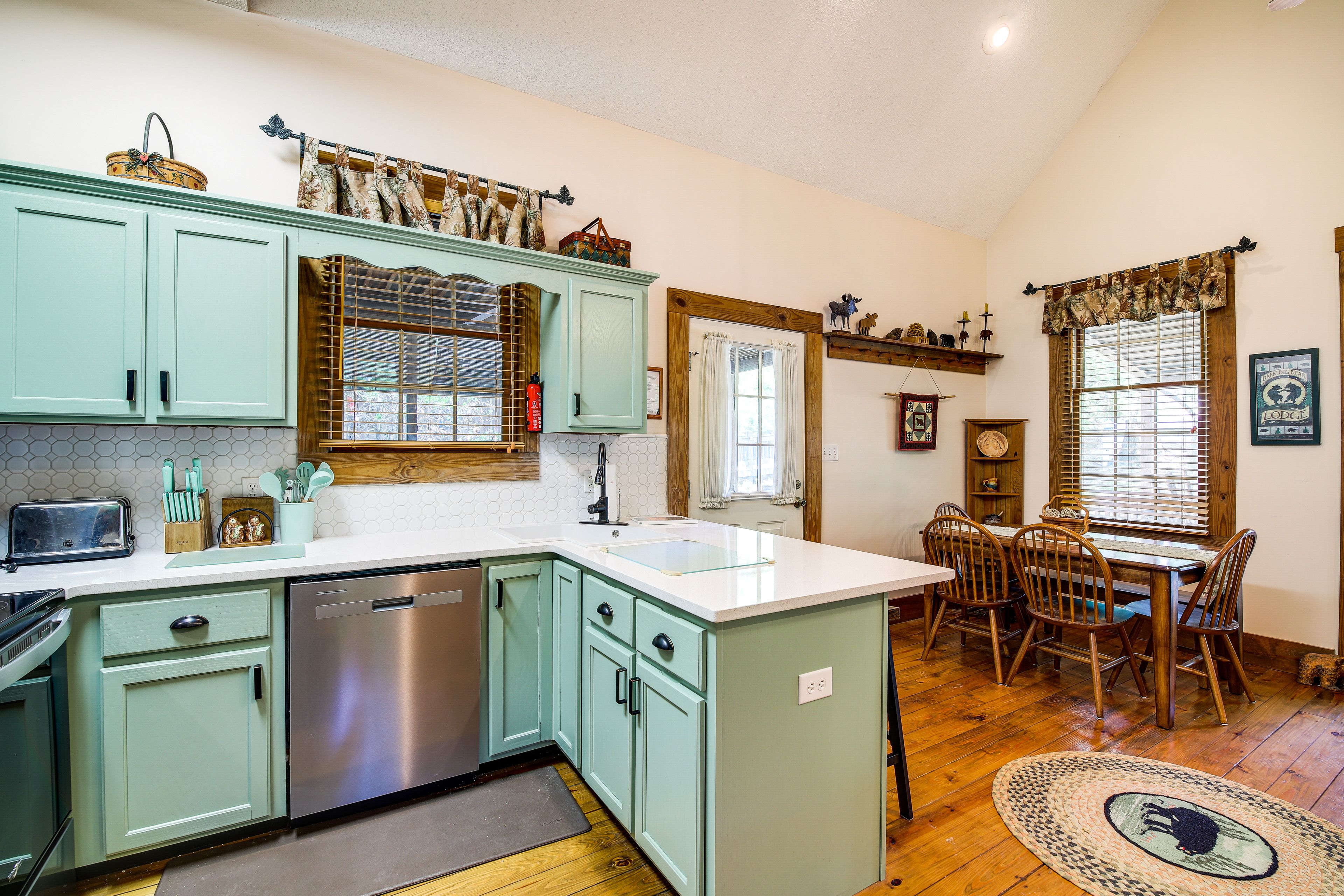 Kitchen | Main Level | Dishwasher | Keurig Coffee Maker