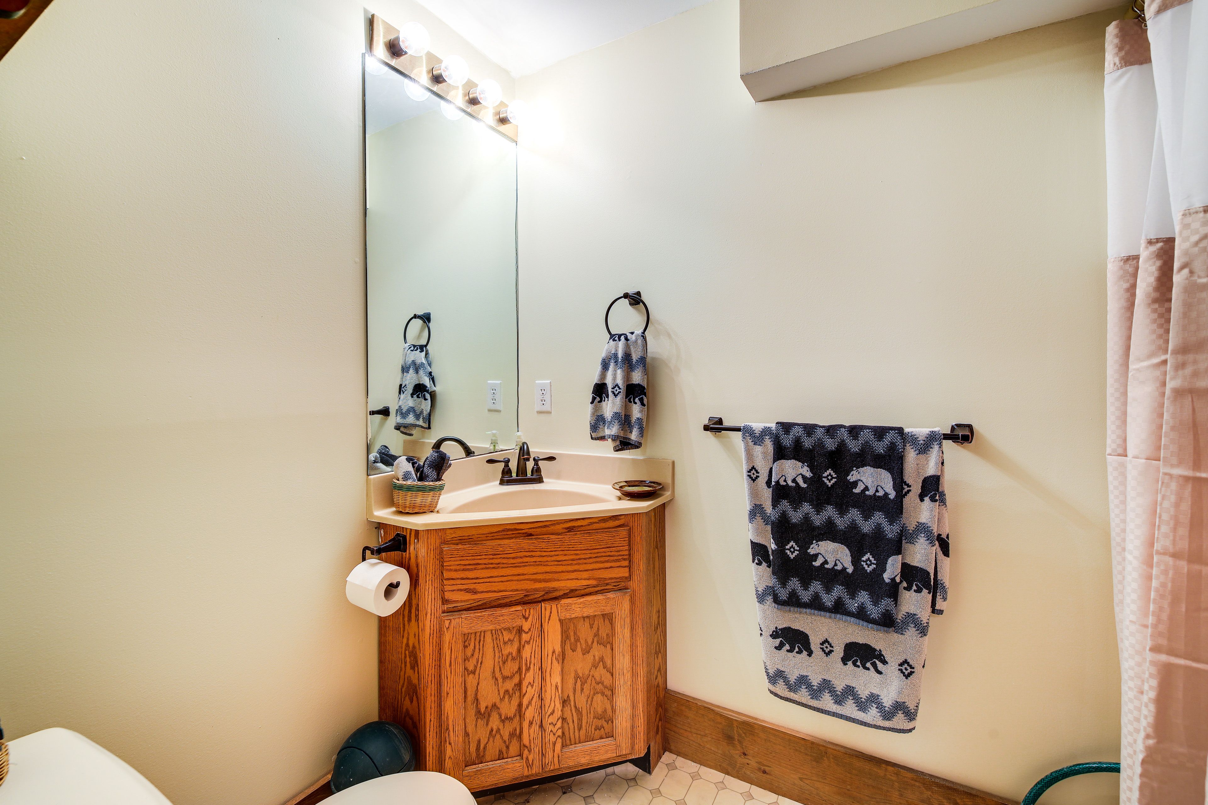 Full Bathroom | Lower Level