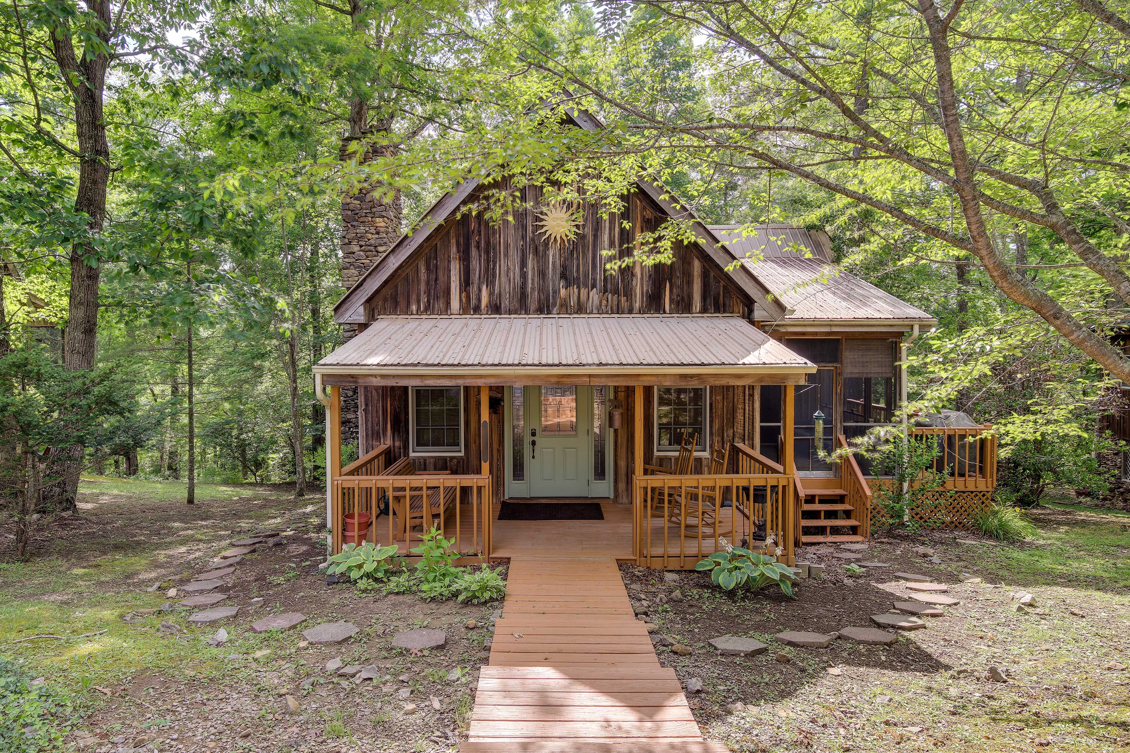Burnside Vacation Rental | 3BR | 3BA | 4 Steps to Enter | 2,000 Sq Ft