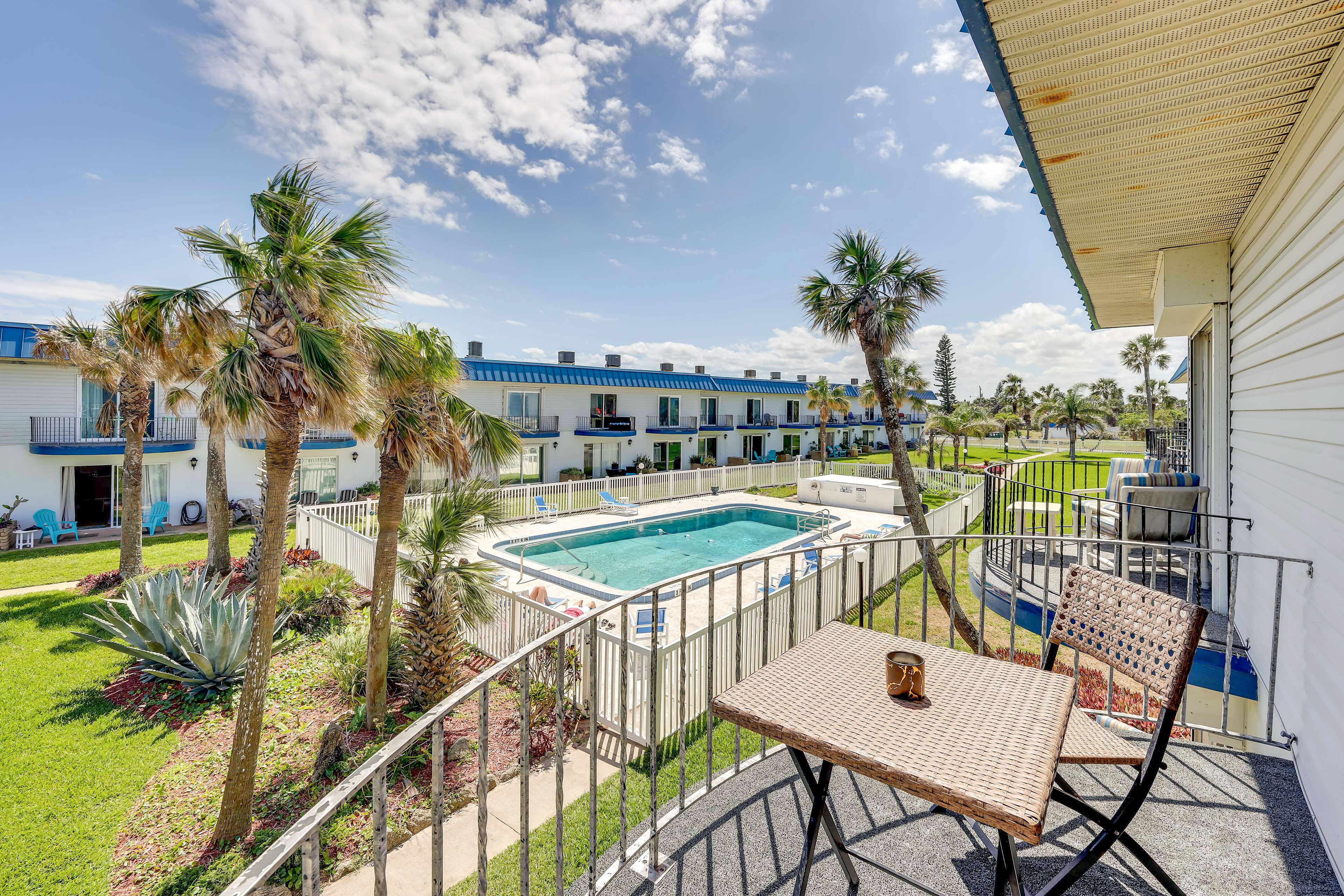 Ormond Beach Vacation Rental | 2BR | 2BA | 1,184 Sq Ft | Stairs Required