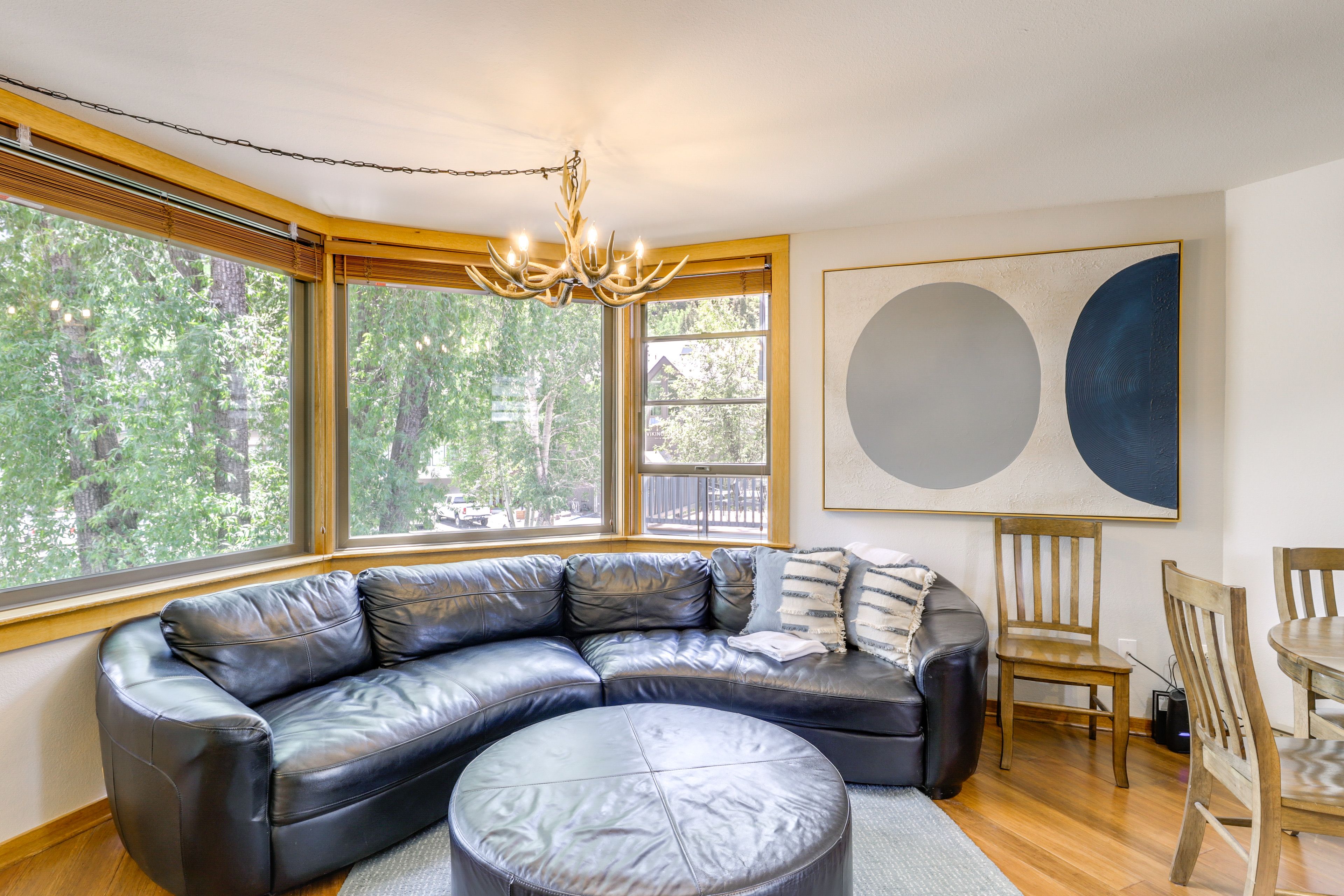 Living Room | Smart TV | Central Heating | 2nd Floor | Mountain Views