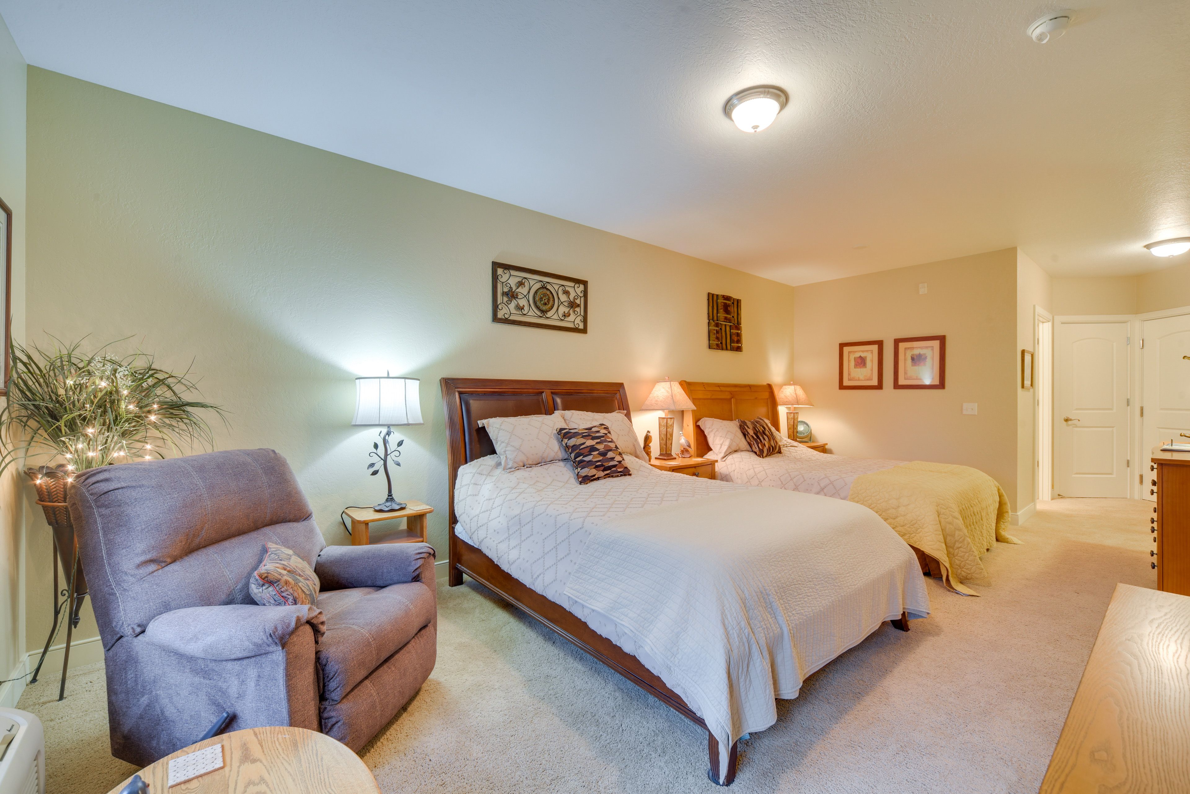Sleeping Area | 2 Queen Beds | 2 Smart TVs