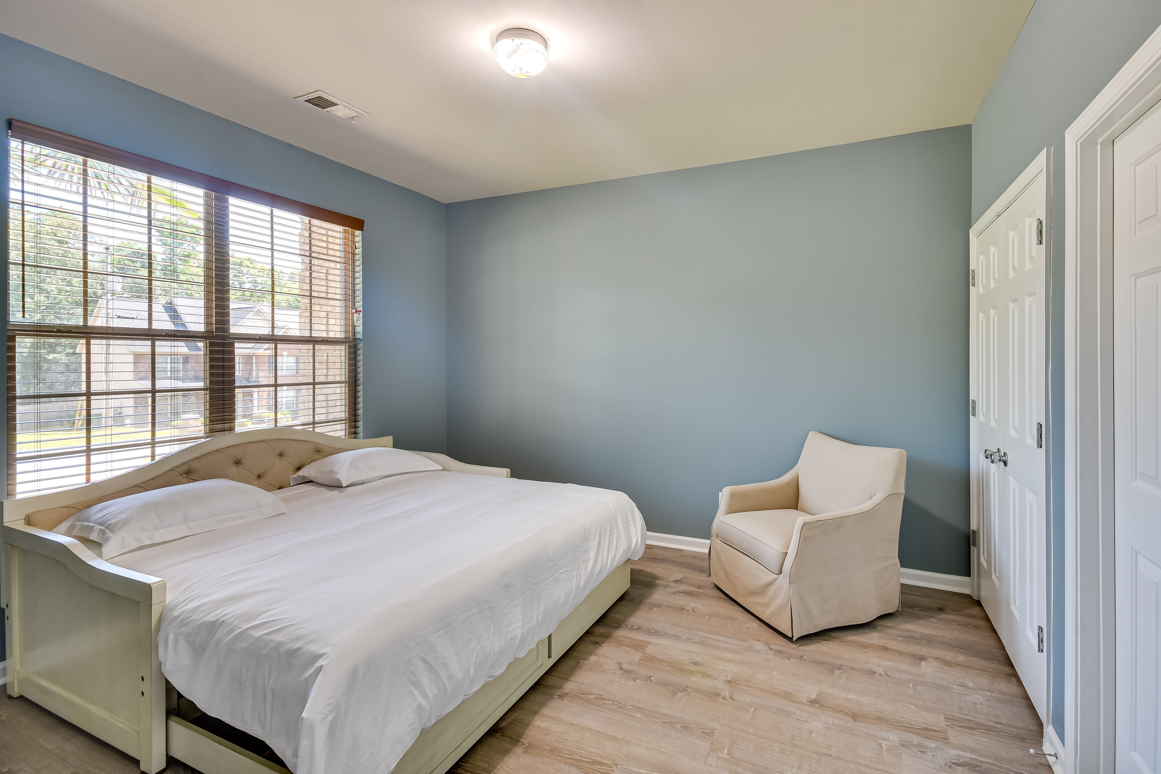 Bedroom 5 | Queen Daybed | En-Suite Bathroom | Linens Provided