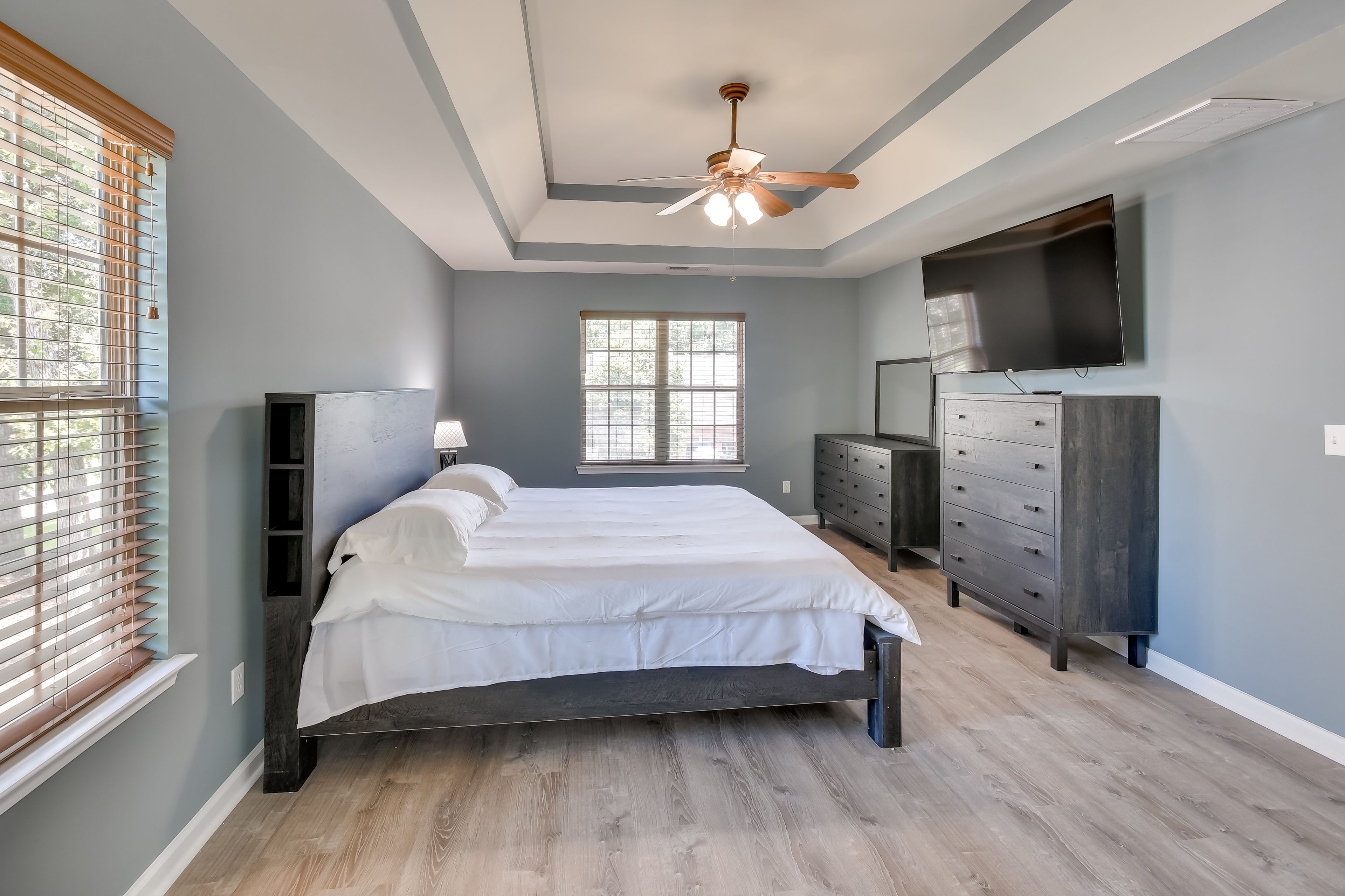 Bedroom 1 | King Bed | Smart TV | En-Suite Bathroom