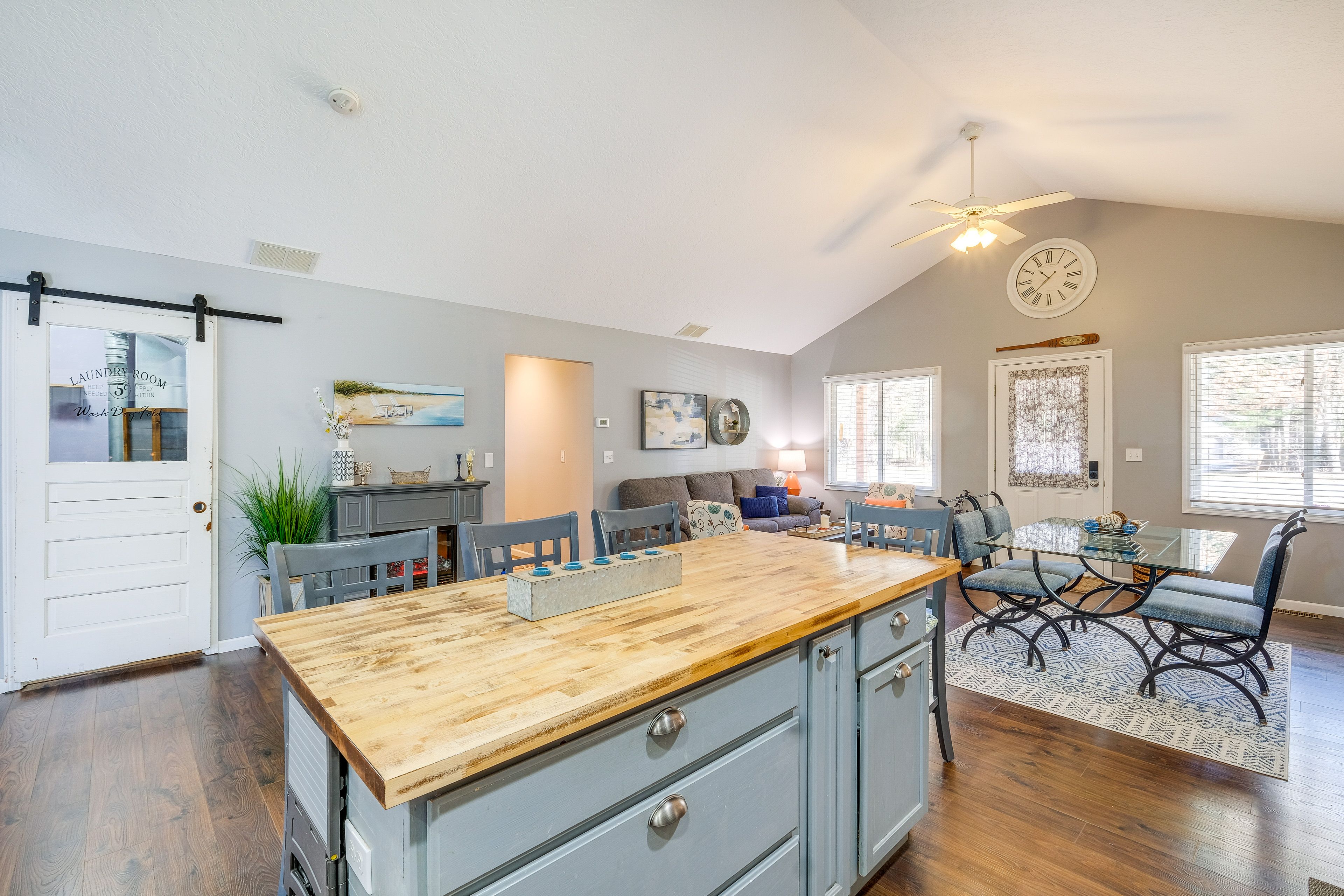 Kitchen | Cooking Basics | Coffee Maker | Paper Towels/Trash Bags Provided