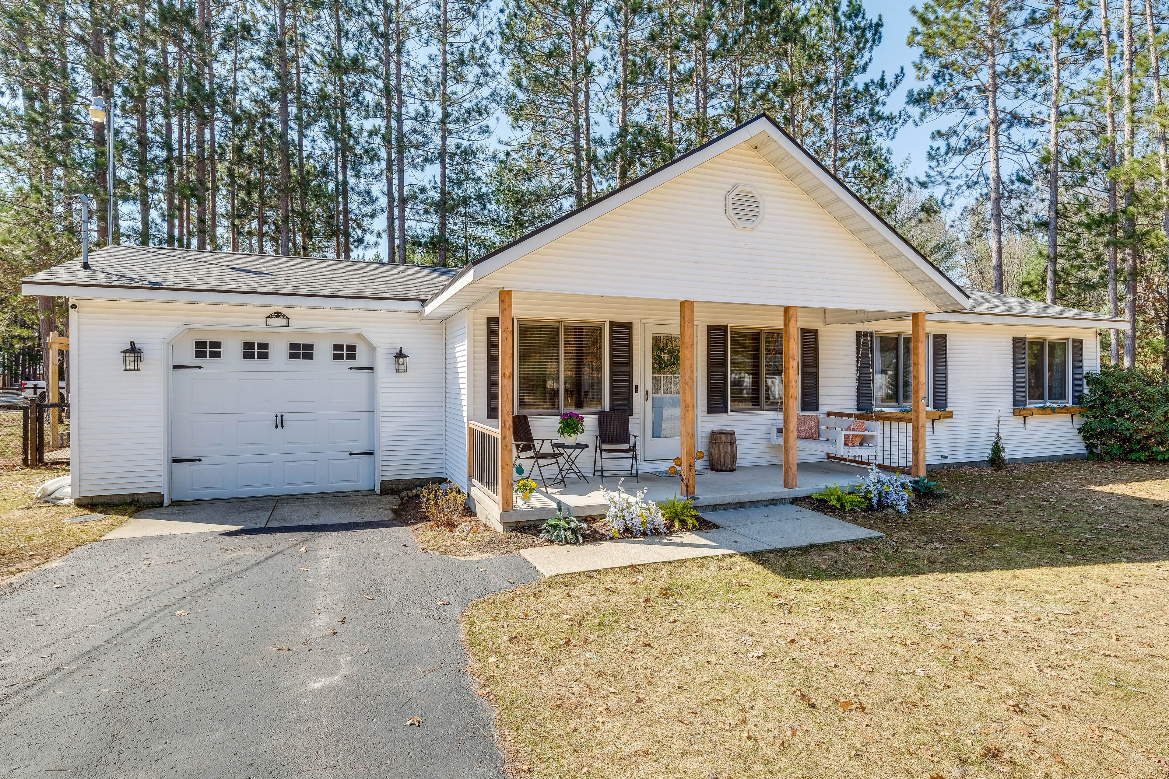 Parking | Driveway (2 Vehicles) | RV/Trailer Parking | No Garage Access