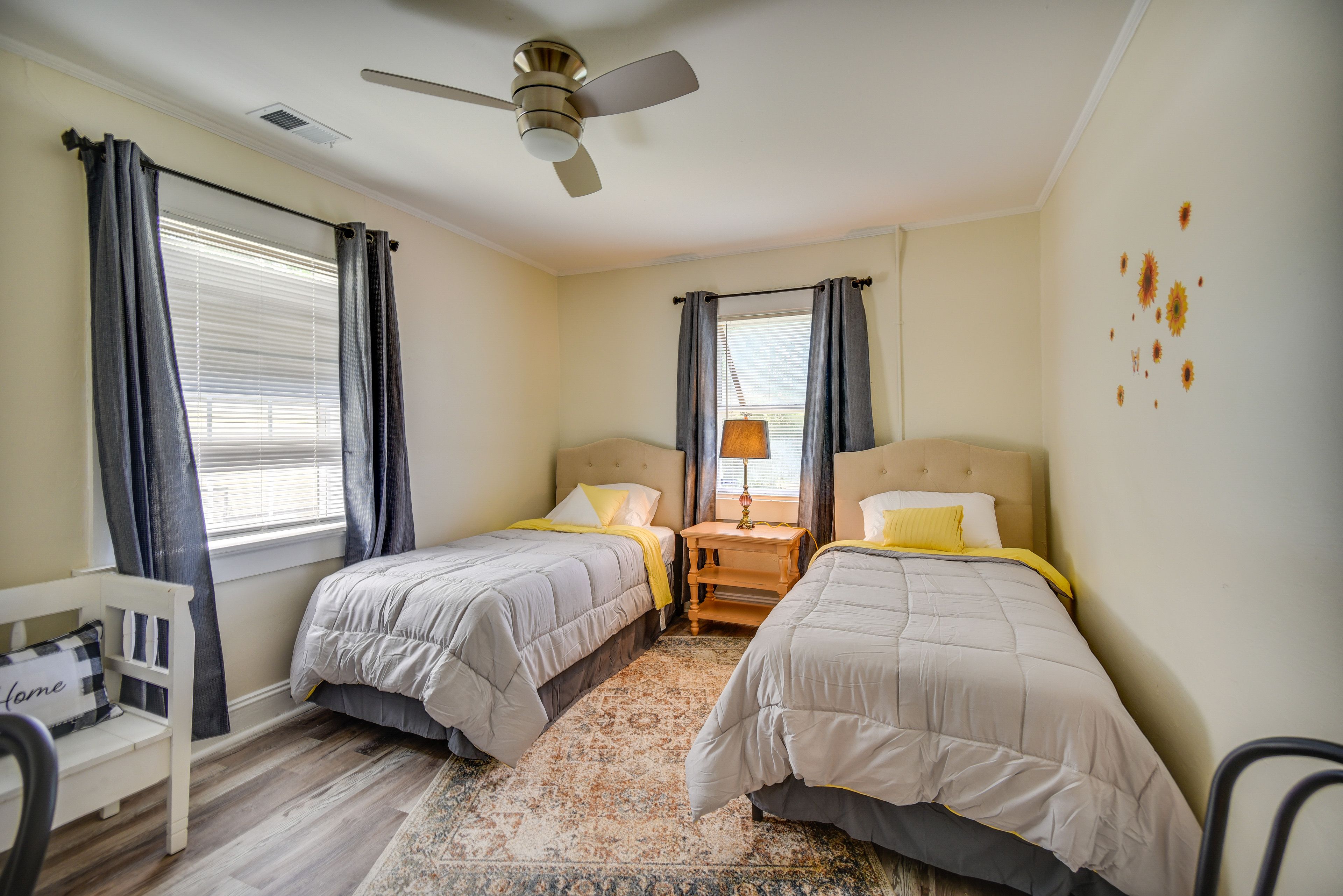 Bedroom 2 | 2 Twin Beds | Smart TV