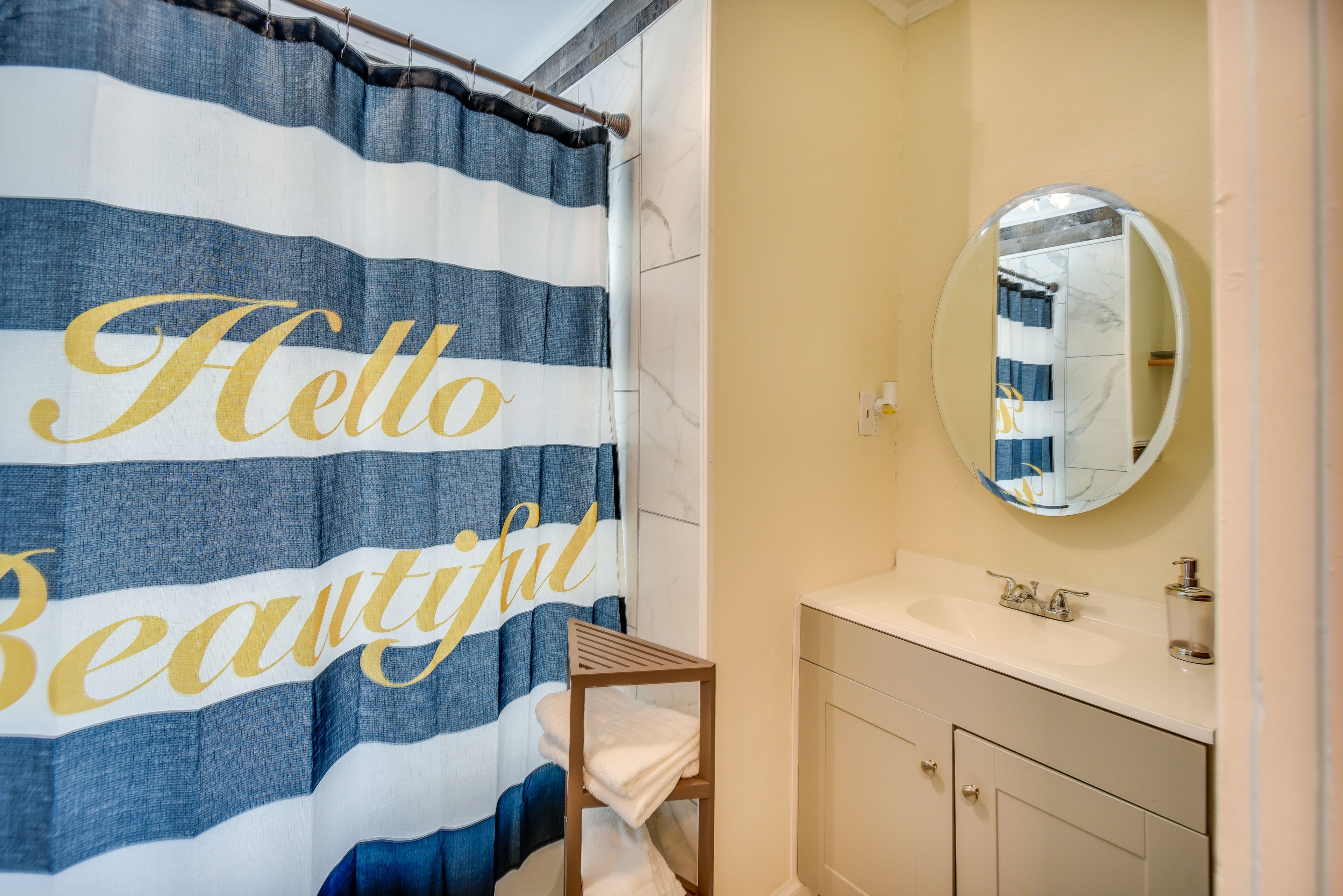 Full Bathroom | Complimentary Toiletries