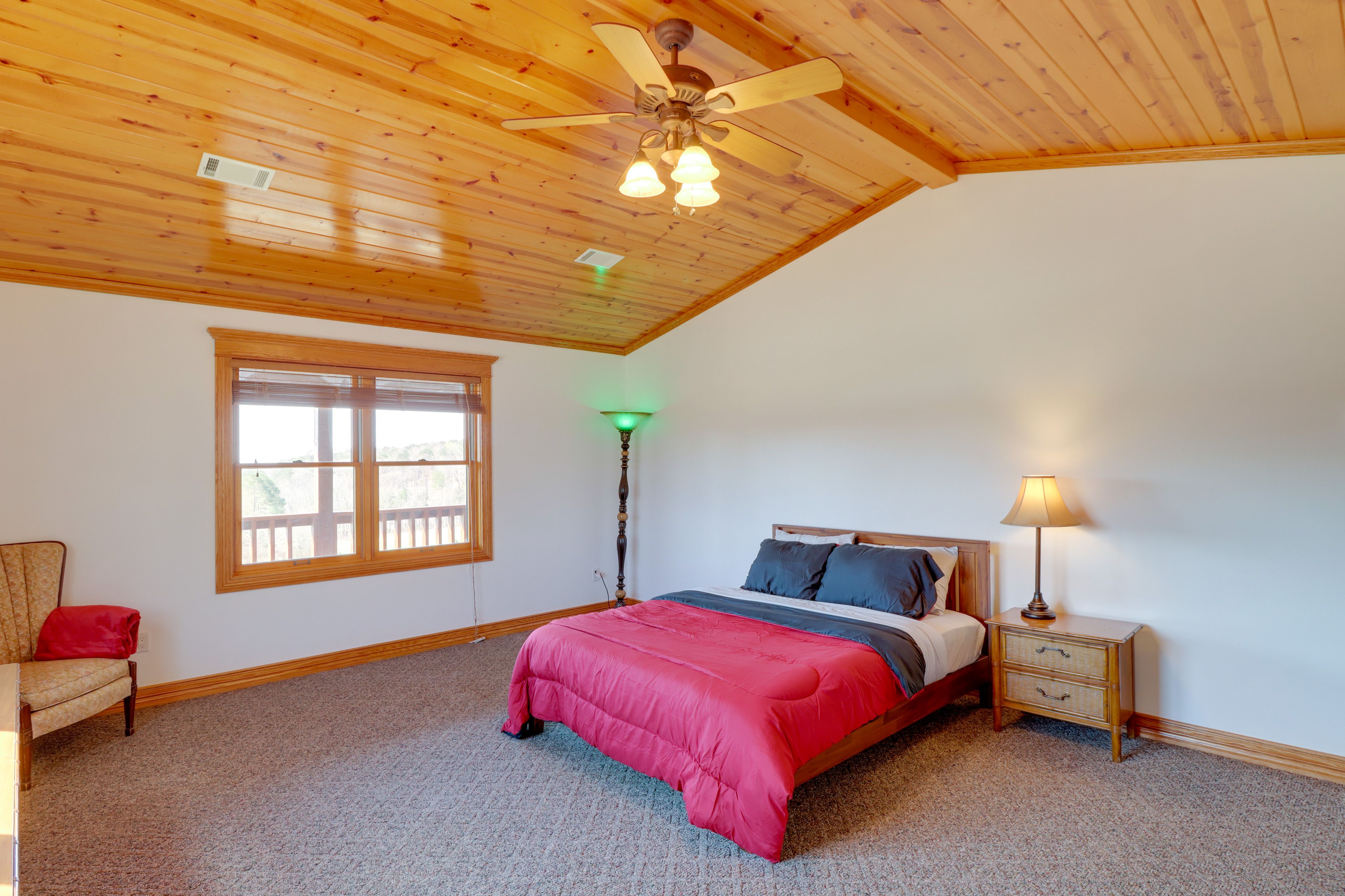 Bedroom 1 | Queen Bed | En-Suite Bathroom | 1st Floor