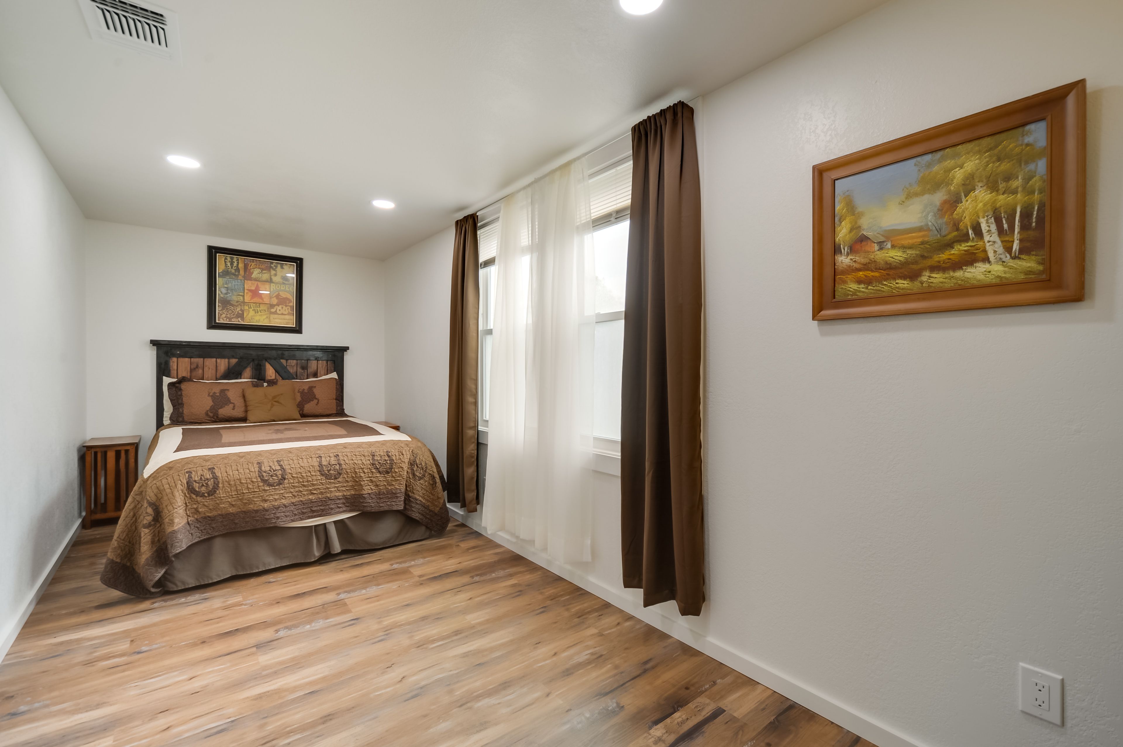 Bedroom 1 | Queen Bed | Linens Provided