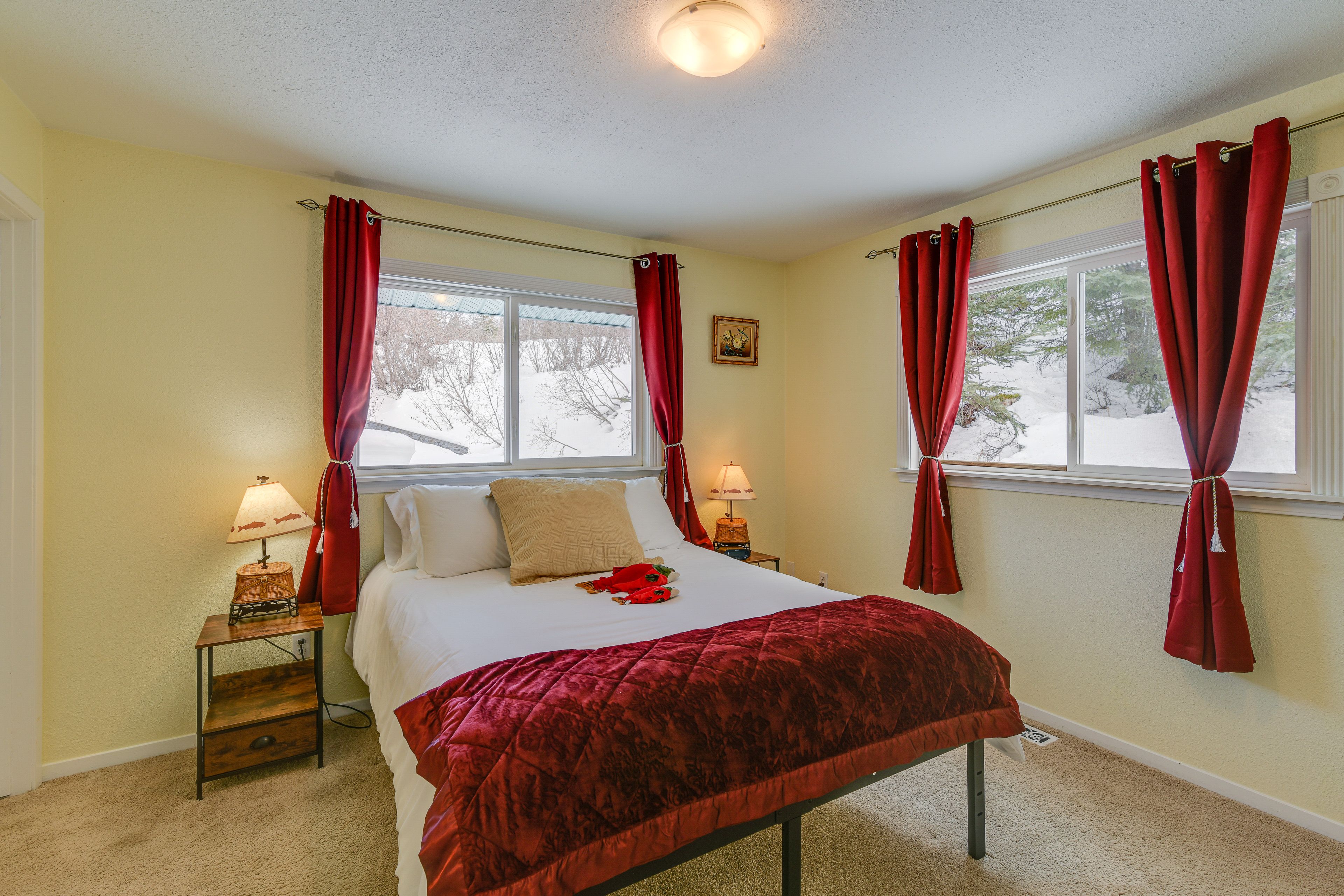 Bedroom 1 | Queen Bed | Linens Provided | Smart TV | Walk-In Closet