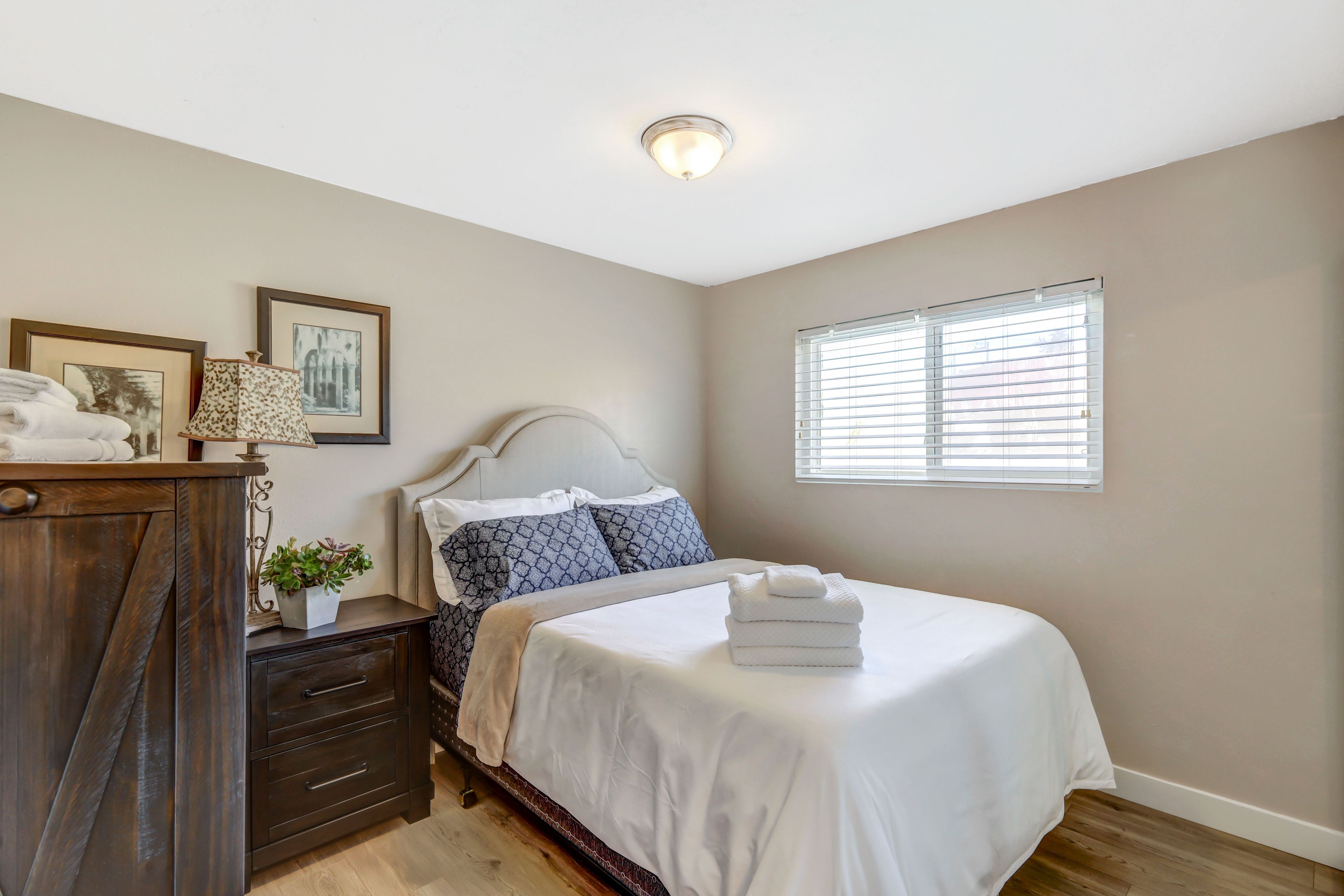 Bedroom 2 | Queen Bed