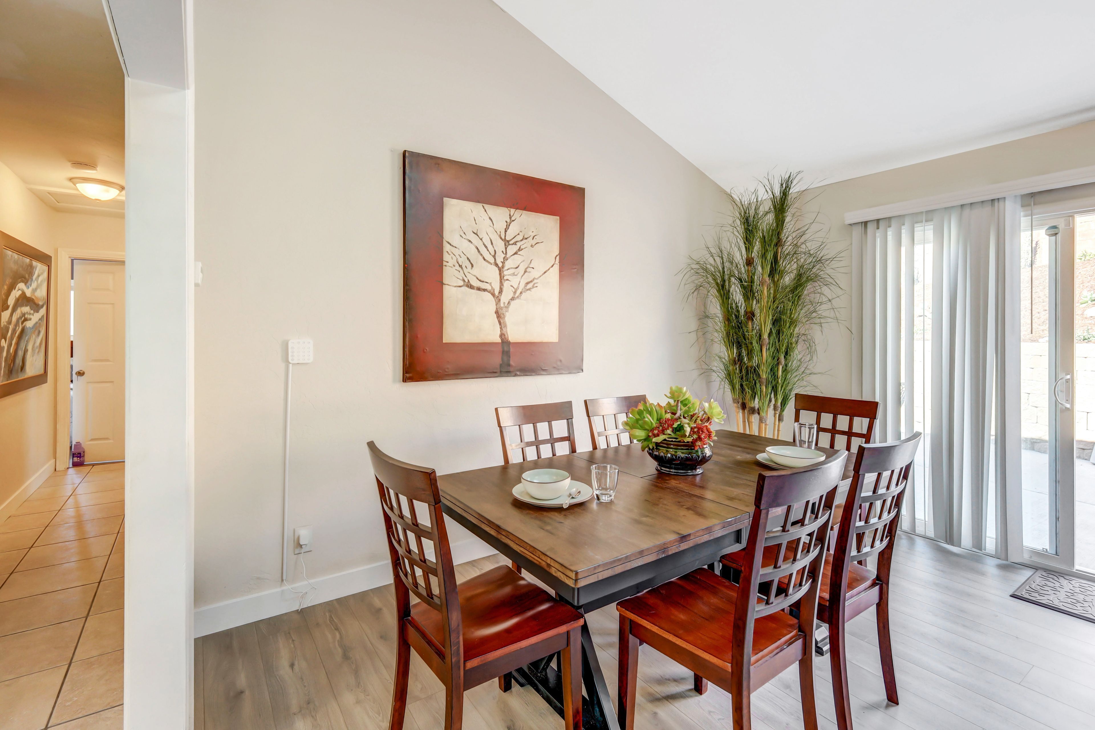 Dining Table | Dishware Provided